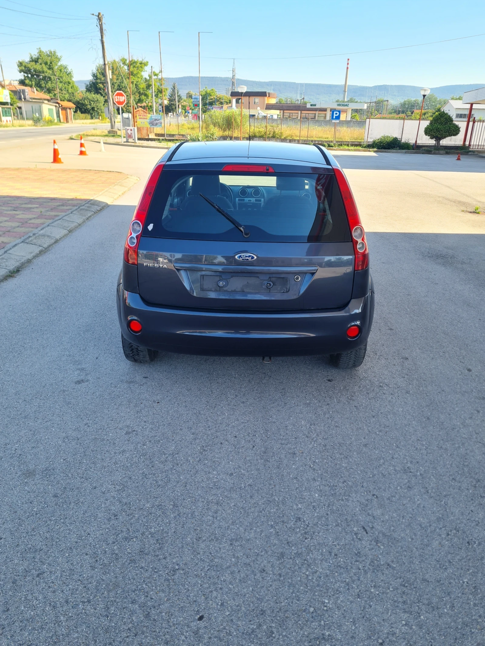 Ford Fiesta 1.3куб. 87к с. - изображение 2