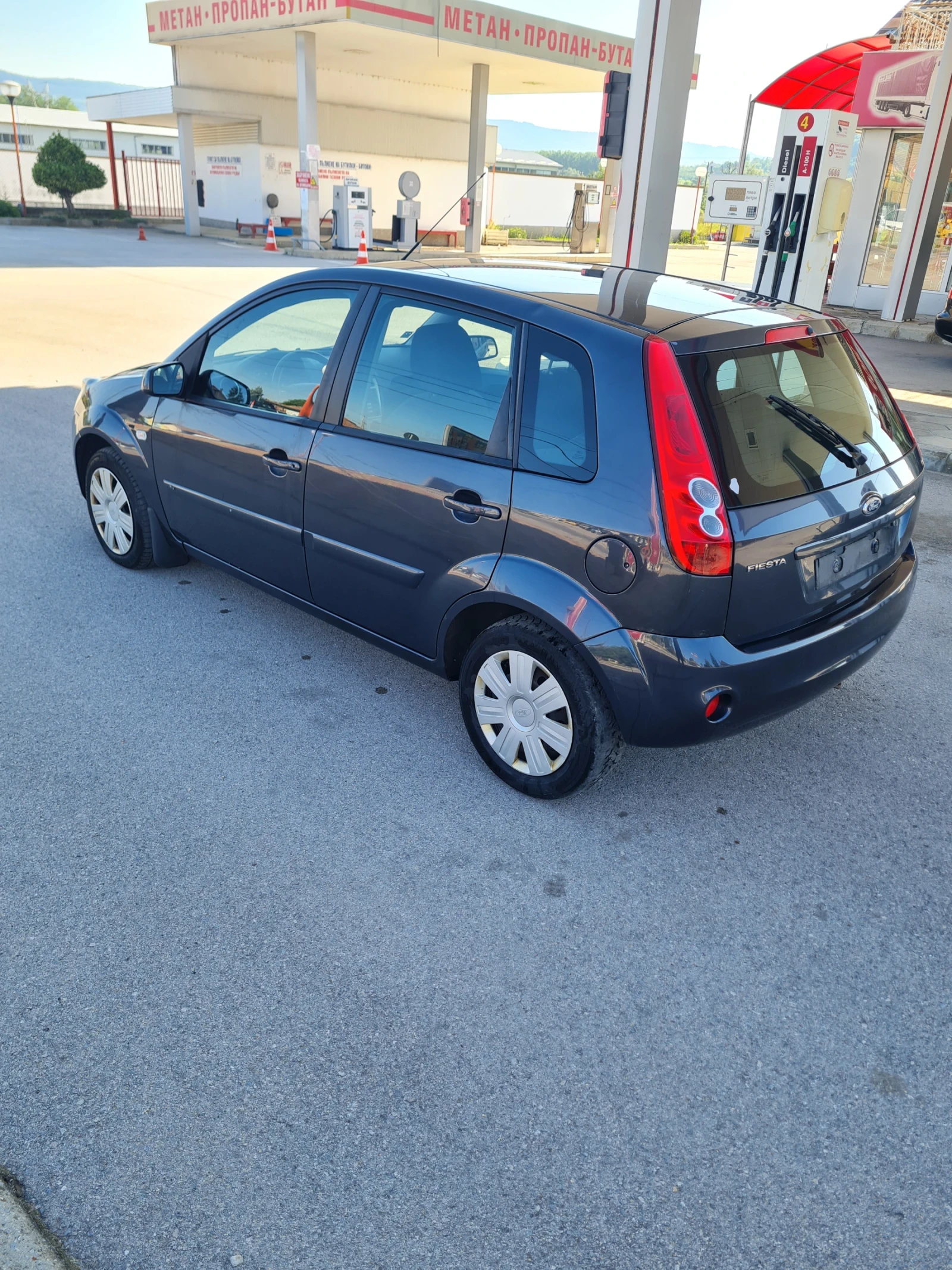 Ford Fiesta 1.3куб. 87к с. - изображение 3
