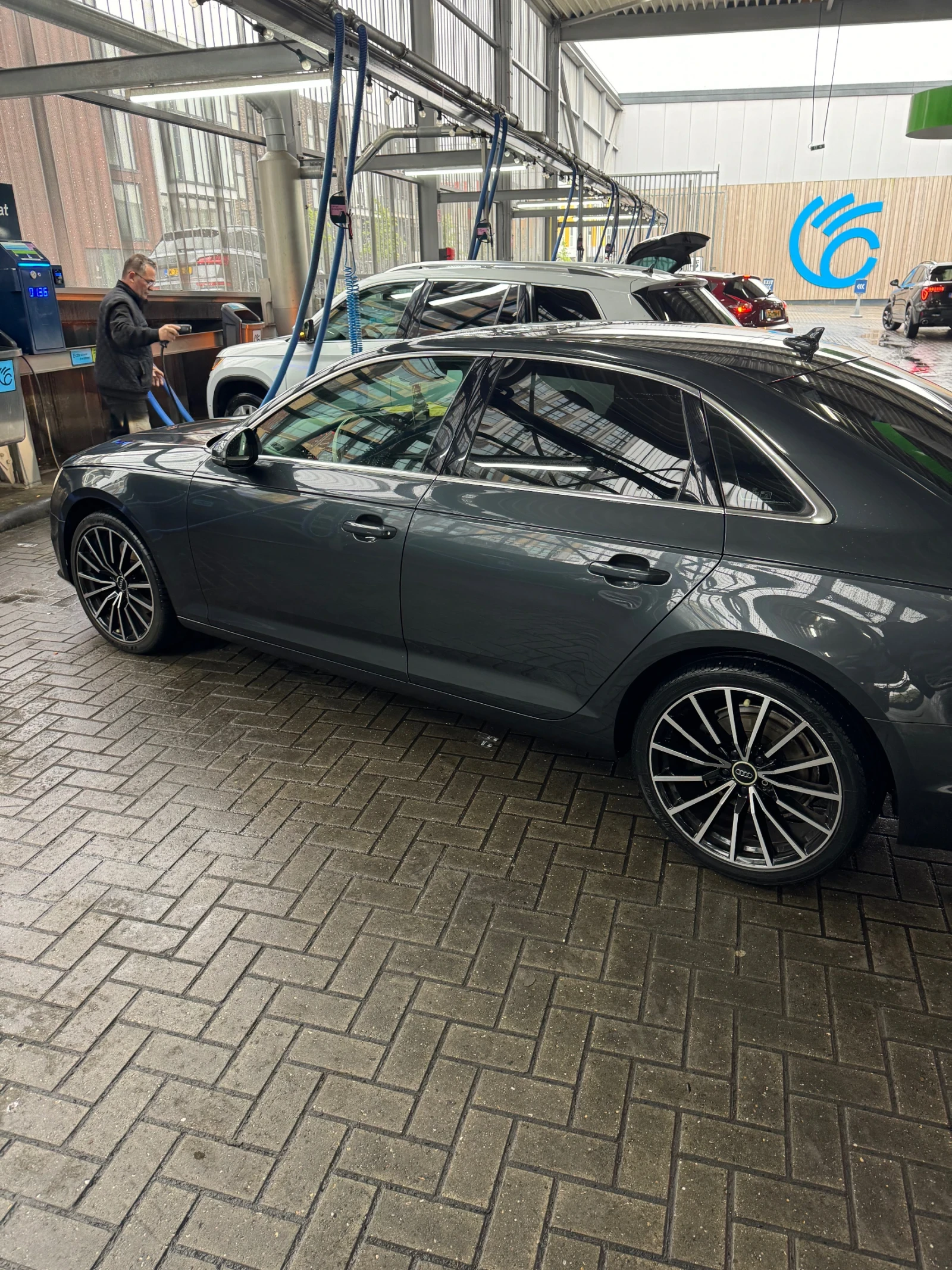Audi A4  - изображение 4