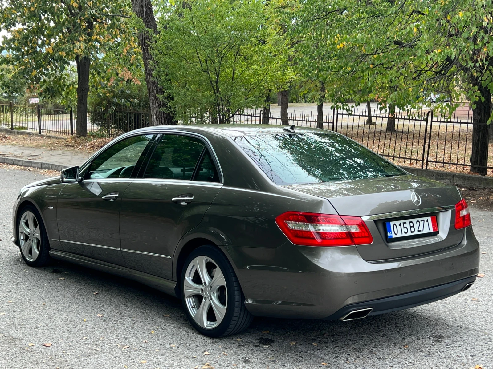 Mercedes-Benz E 350 AMG/KEYLESS GO/BLIND SPOT/LINE ASISST - изображение 5