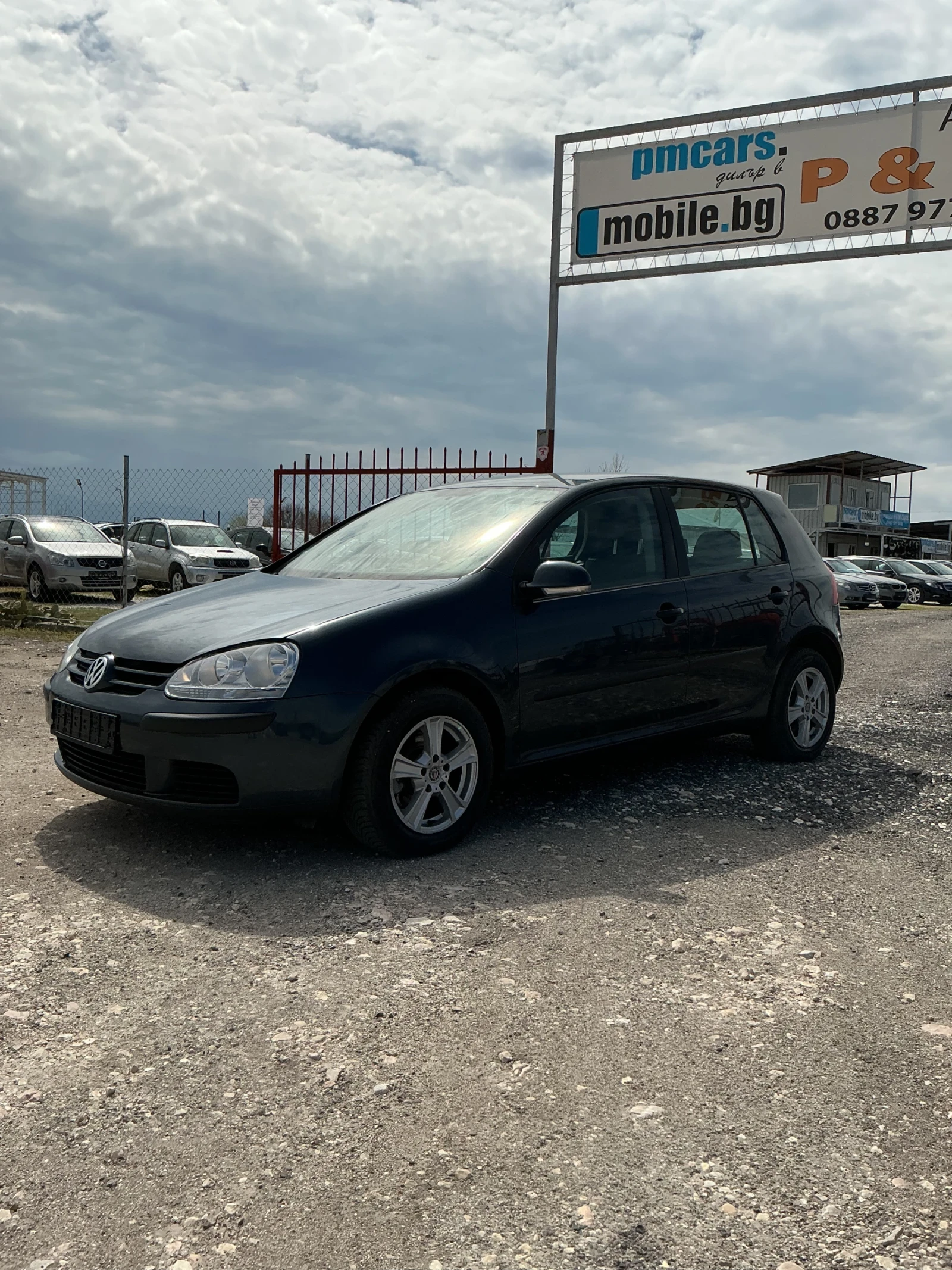 VW Golf 1, 6 i NAVI | Auto.bg — изображение 1