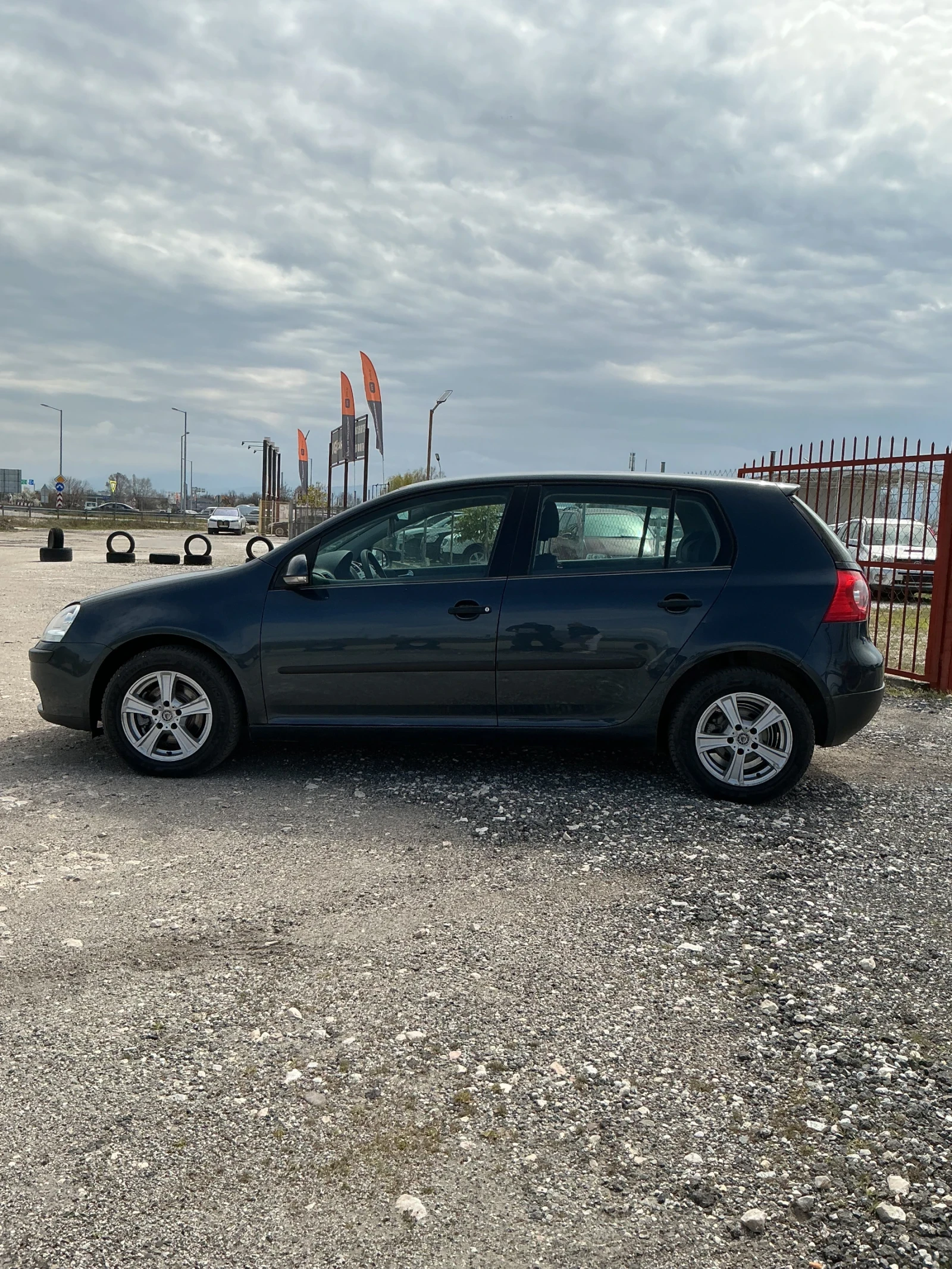 VW Golf 1, 6 i NAVI, снимка 5 - Автомобили и джипове - 54041287