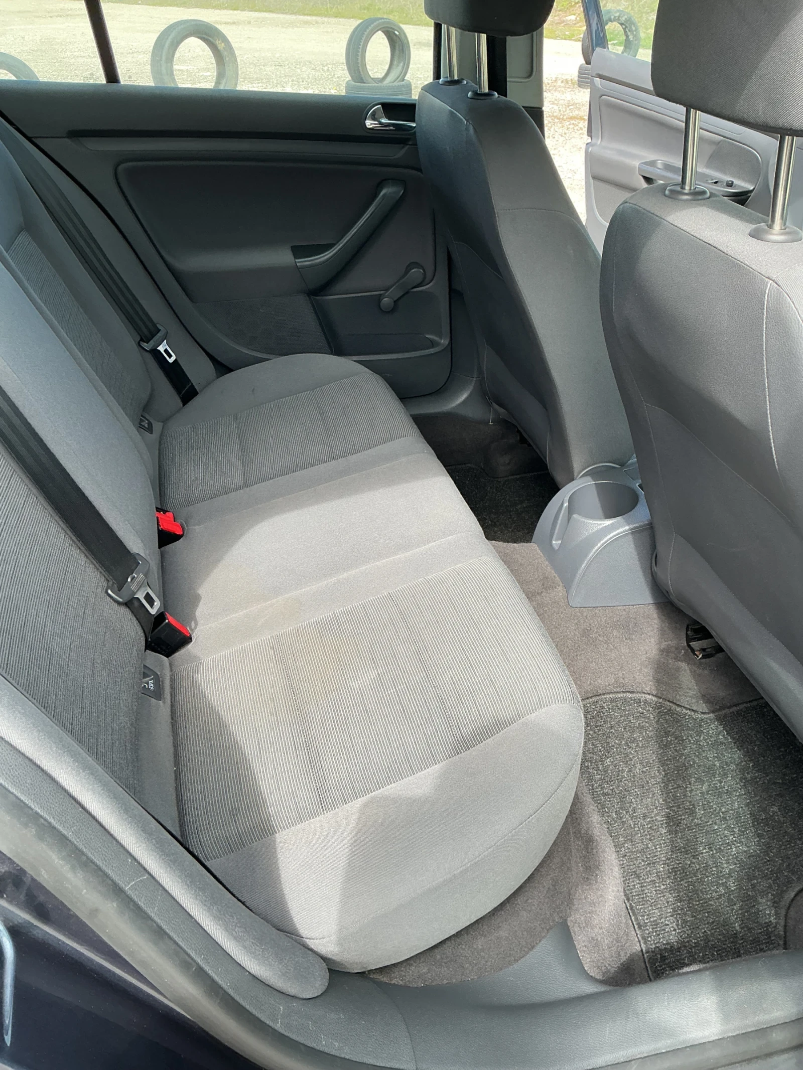 VW Golf 1, 6 i NAVI, снимка 13 - Автомобили и джипове - 54041287