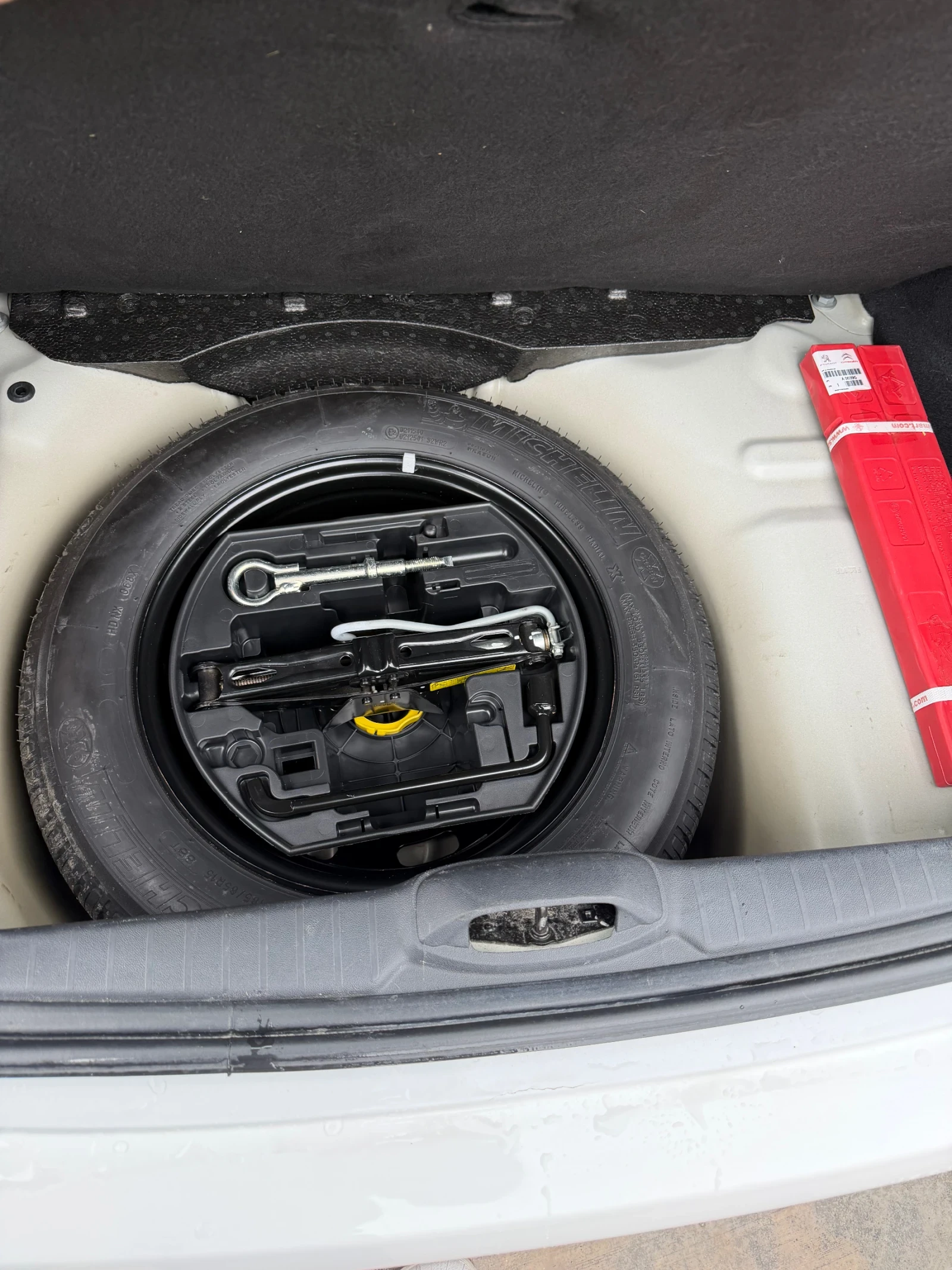 Peugeot 208, снимка 10 - Автомобили и джипове - 54295607