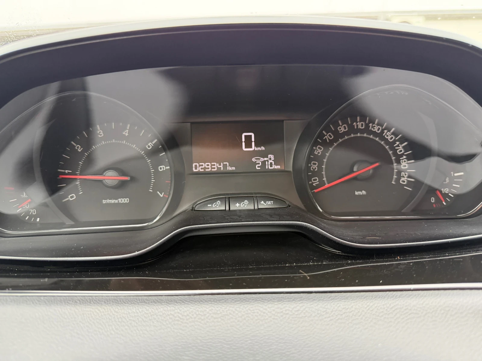 Peugeot 208, снимка 5 - Автомобили и джипове - 54295607