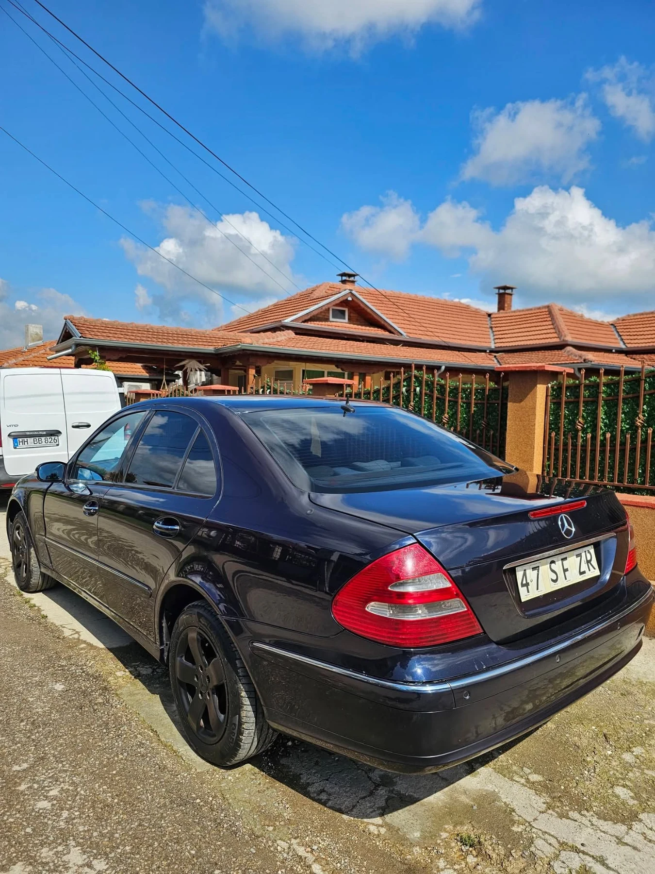 Mercedes-Benz E 220 Avantgarde Full, снимка 4 - Автомобили и джипове - 54672947