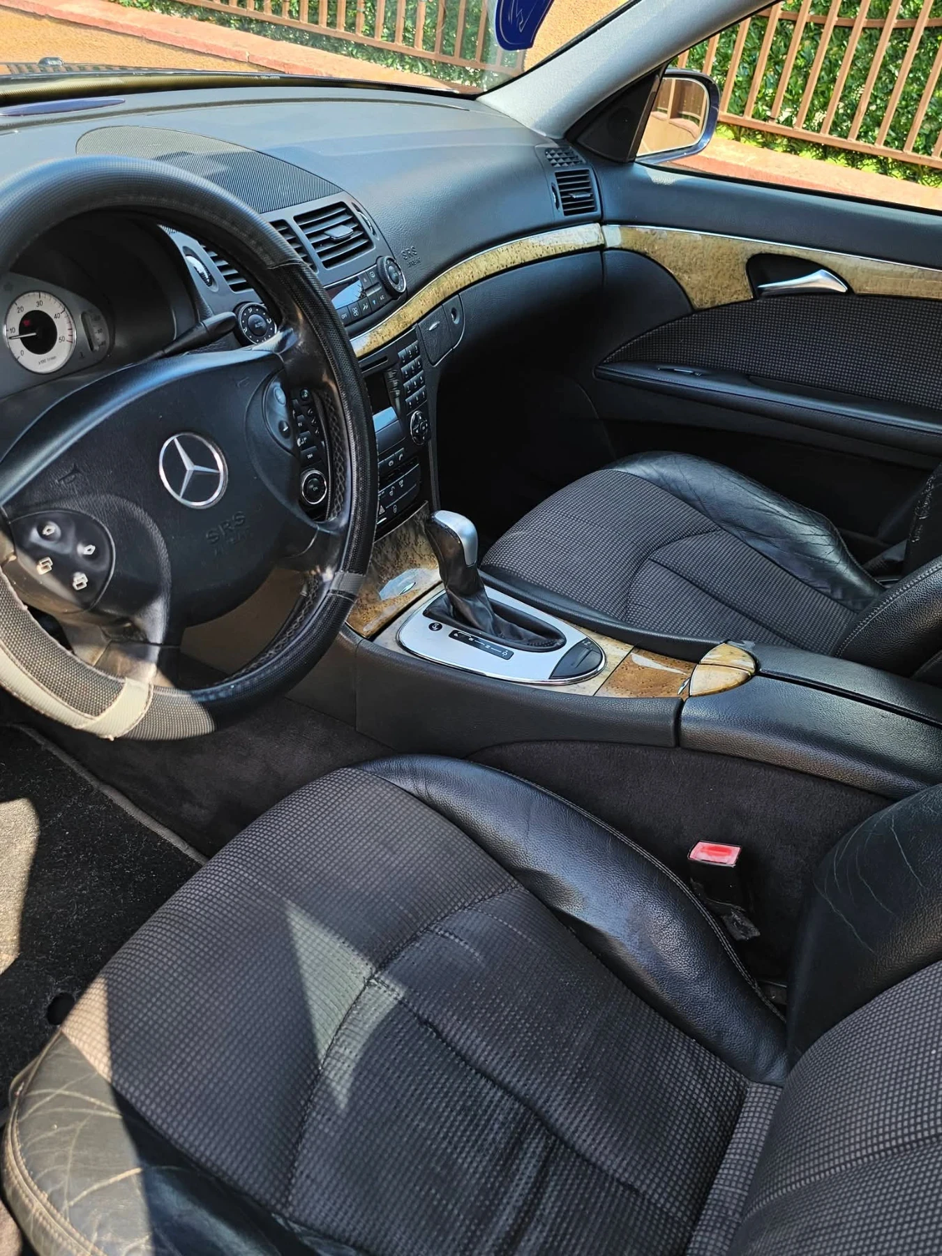 Mercedes-Benz E 220 Avantgarde Full, снимка 10 - Автомобили и джипове - 54672947