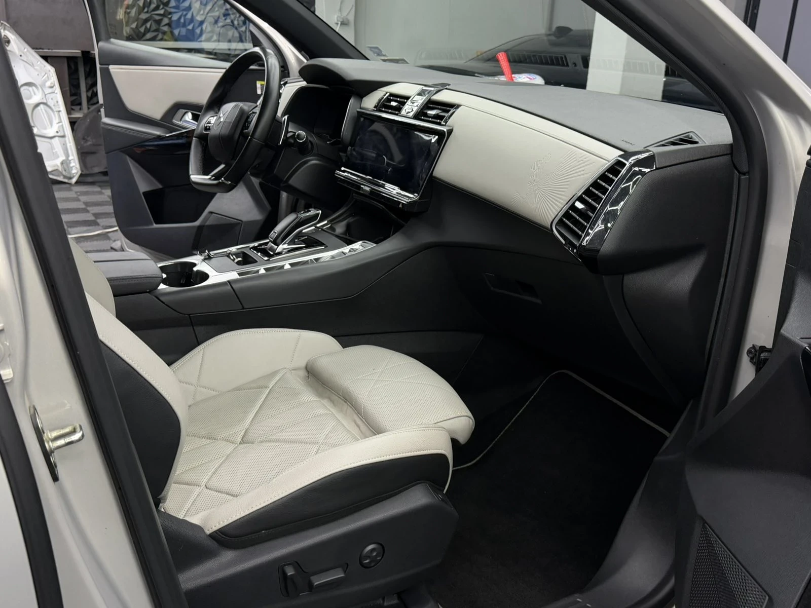 DS DS 7 Esprit de voyage (лимитирана серия)BlueHdi 1.5, снимка 10 - Автомобили и джипове - 55514811