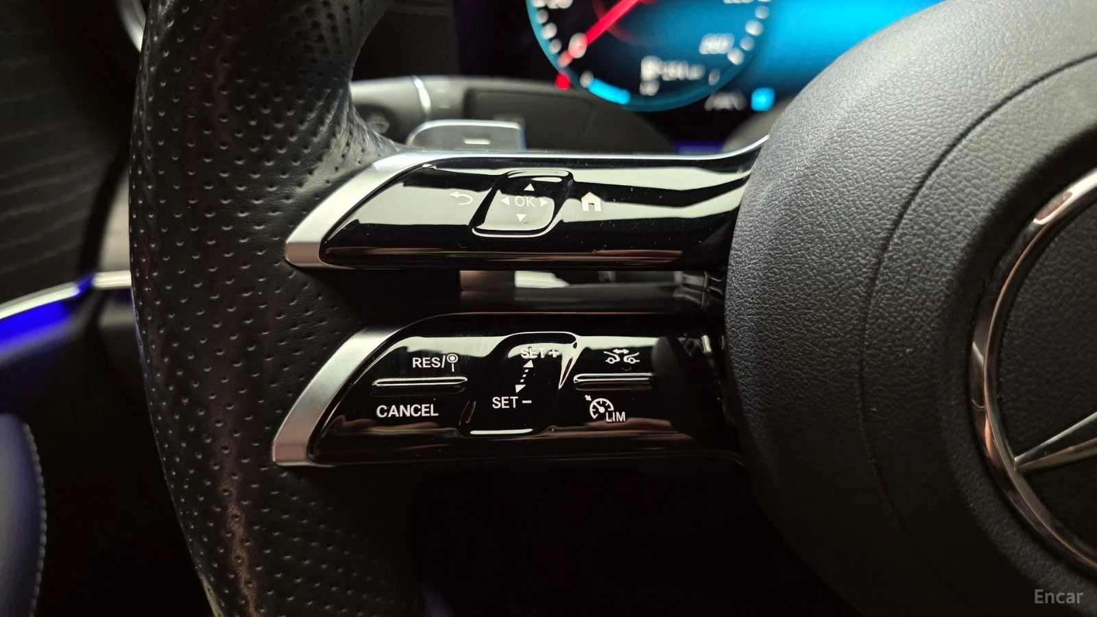 Mercedes-Benz E 220 4MATIC/AMG-LINE/DRIVE-ASSISTS/SUNROOF, снимка 15 - Автомобили и джипове - 55642764