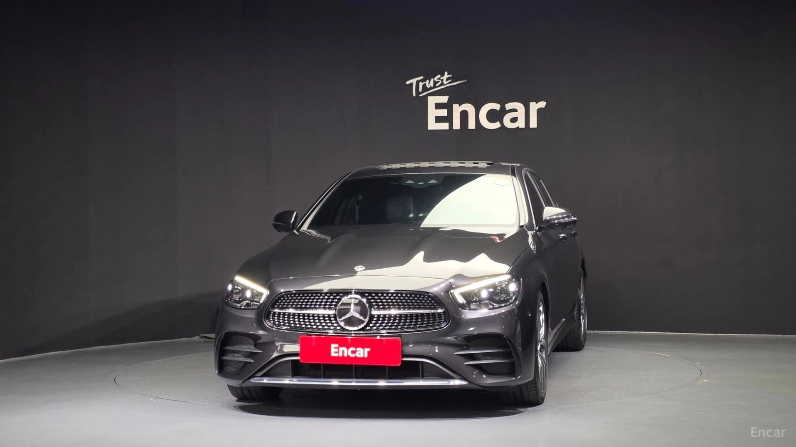 Mercedes-Benz E 220 4MATIC/AMG-LINE/DRIVE-ASSISTS/SUNROOF, снимка 2 - Автомобили и джипове - 55642764