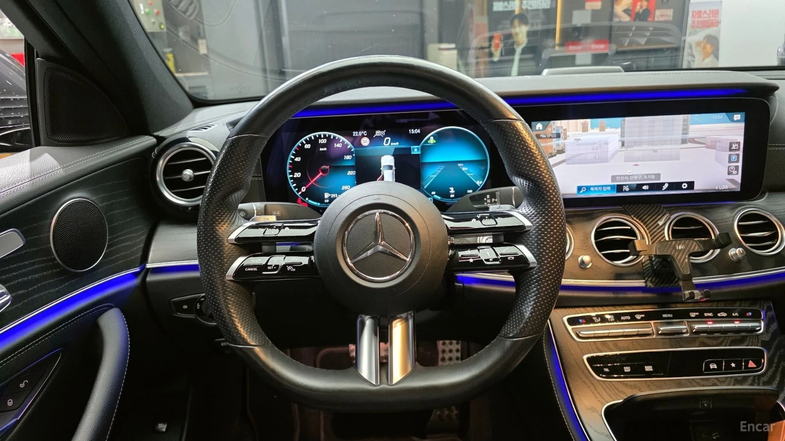 Mercedes-Benz E 220 4MATIC/AMG-LINE/DRIVE-ASSISTS/SUNROOF, снимка 7 - Автомобили и джипове - 55642764