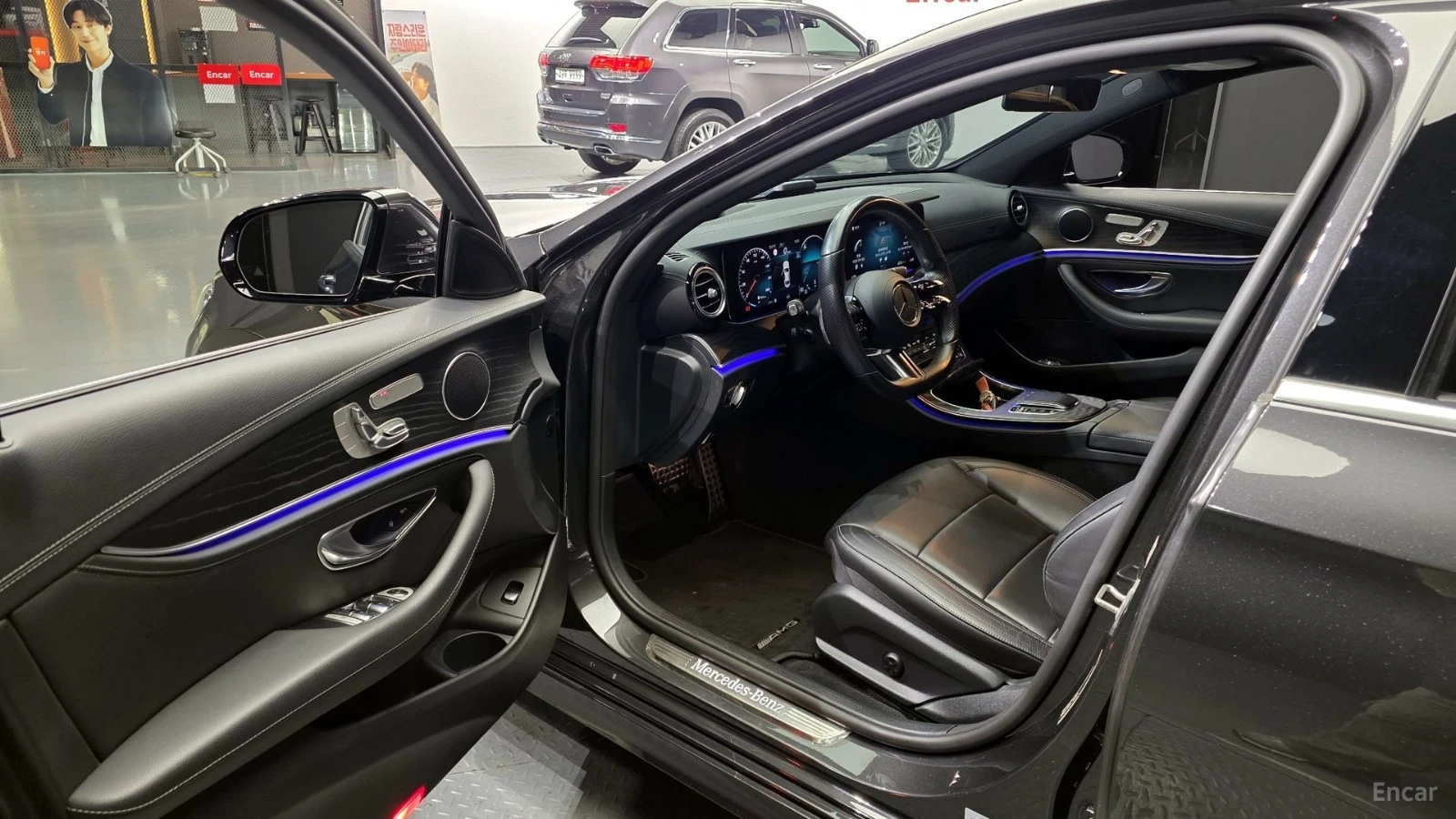 Mercedes-Benz E 220 4MATIC/AMG-LINE/DRIVE-ASSISTS/SUNROOF, снимка 5 - Автомобили и джипове - 55642764