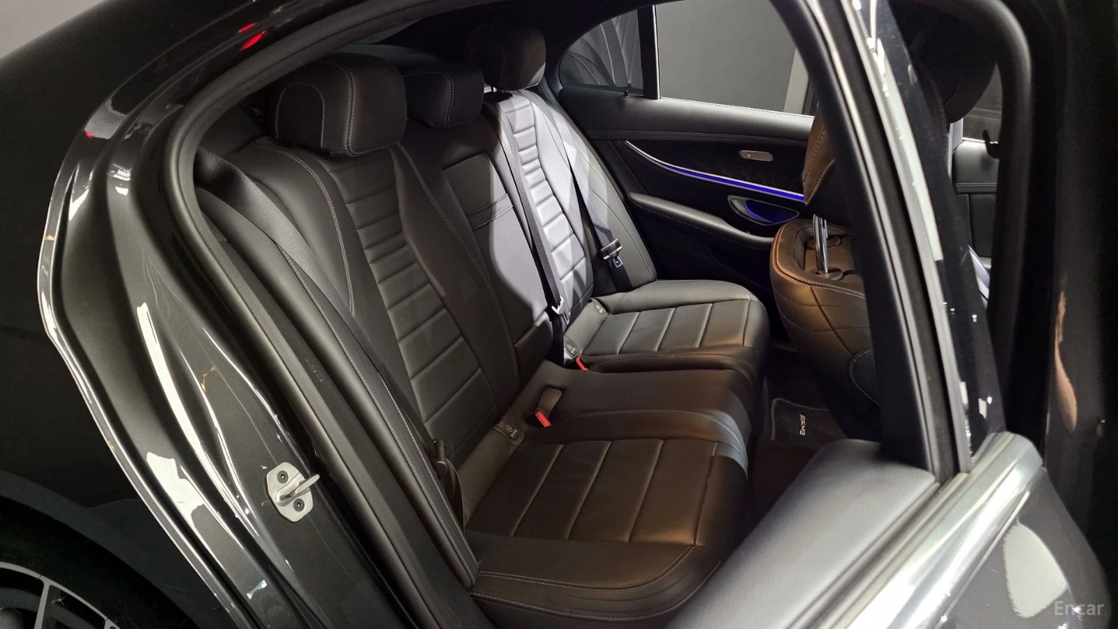 Mercedes-Benz E 220 4MATIC/AMG-LINE/DRIVE-ASSISTS/SUNROOF, снимка 14 - Автомобили и джипове - 55642764