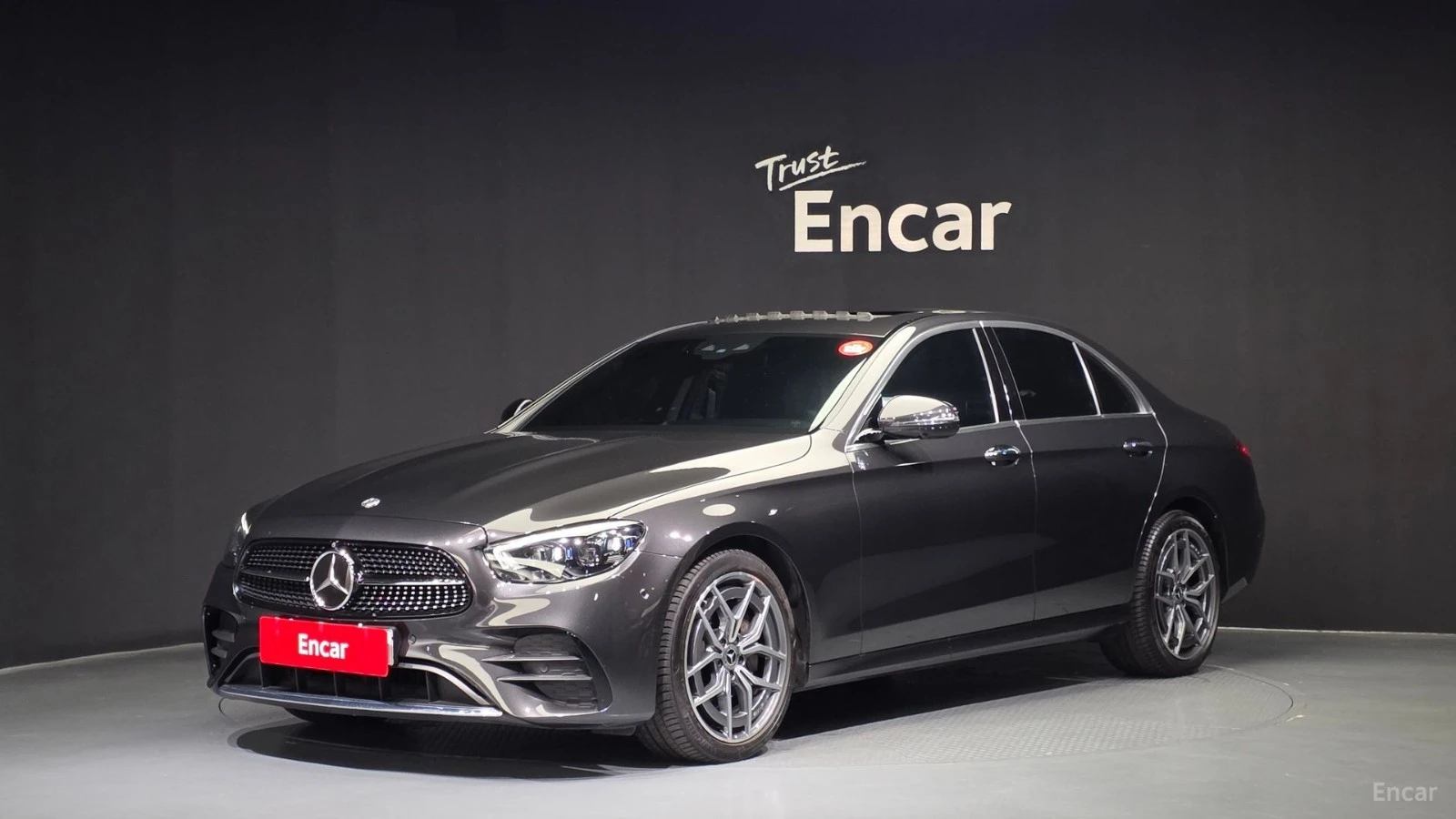 Mercedes-Benz E 220 4MATIC/AMG-LINE/DRIVE-ASSISTS/SUNROOF