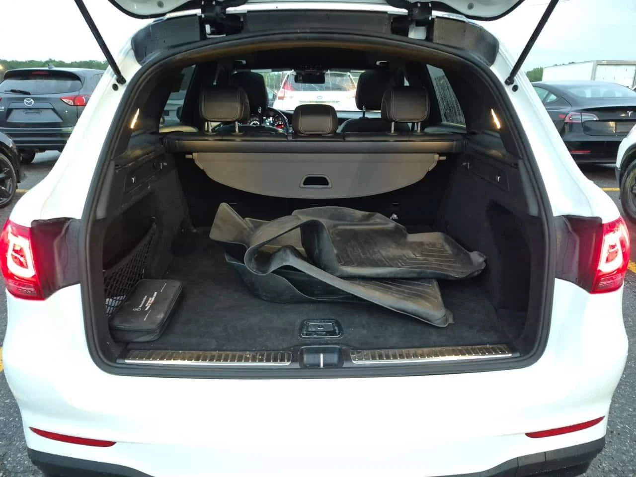 Mercedes-Benz GLC 300 * AMG Line * CARFAX * , снимка 13 - Автомобили и джипове - 55690286