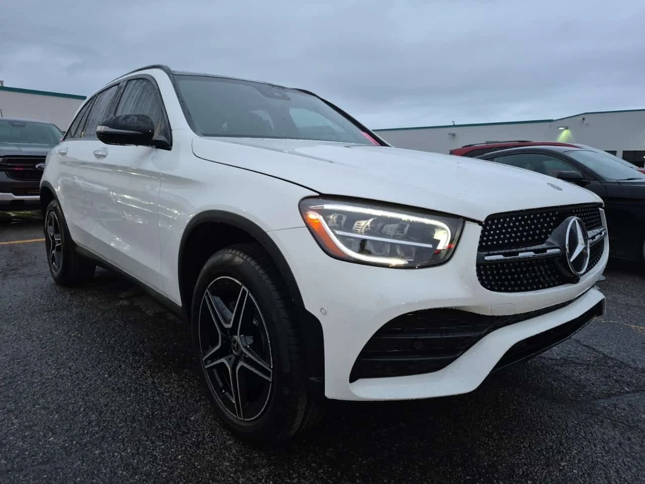 Mercedes-Benz GLC 300 * AMG Line * CARFAX * , снимка 2 - Автомобили и джипове - 55690286