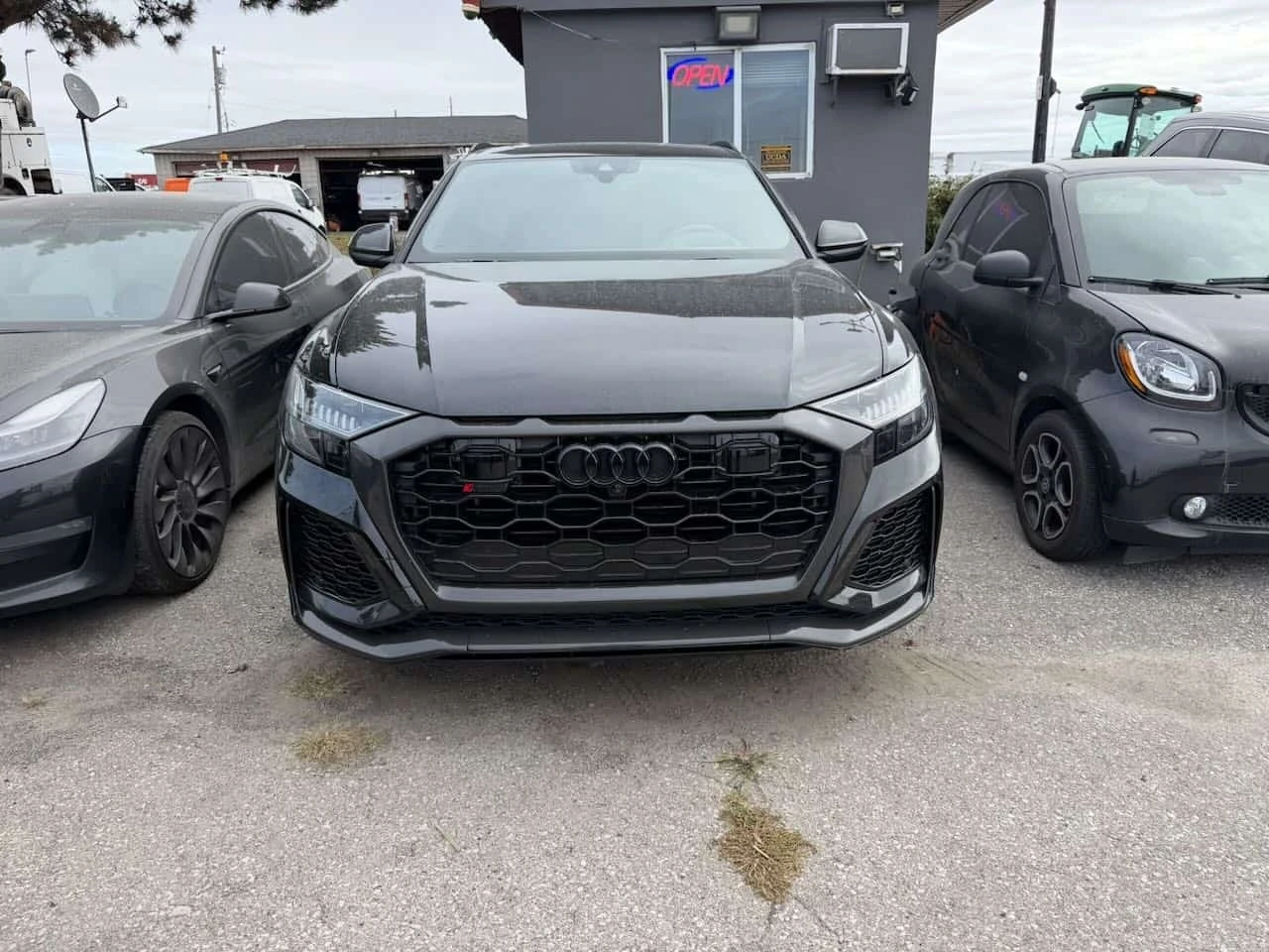 Audi RSQ8 / АЛКАНТАРА / ДИСТРОНИК / ОБДУХВАНЕ / АВТОКРЕДИТ, снимка 5 - Автомобили и джипове - 56262307