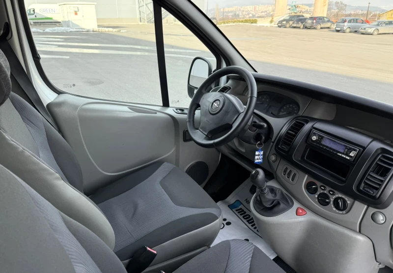 Opel Vivaro 2.0 CDTi 114кс. Клима, снимка 10 - Бусове и автобуси - 48757768