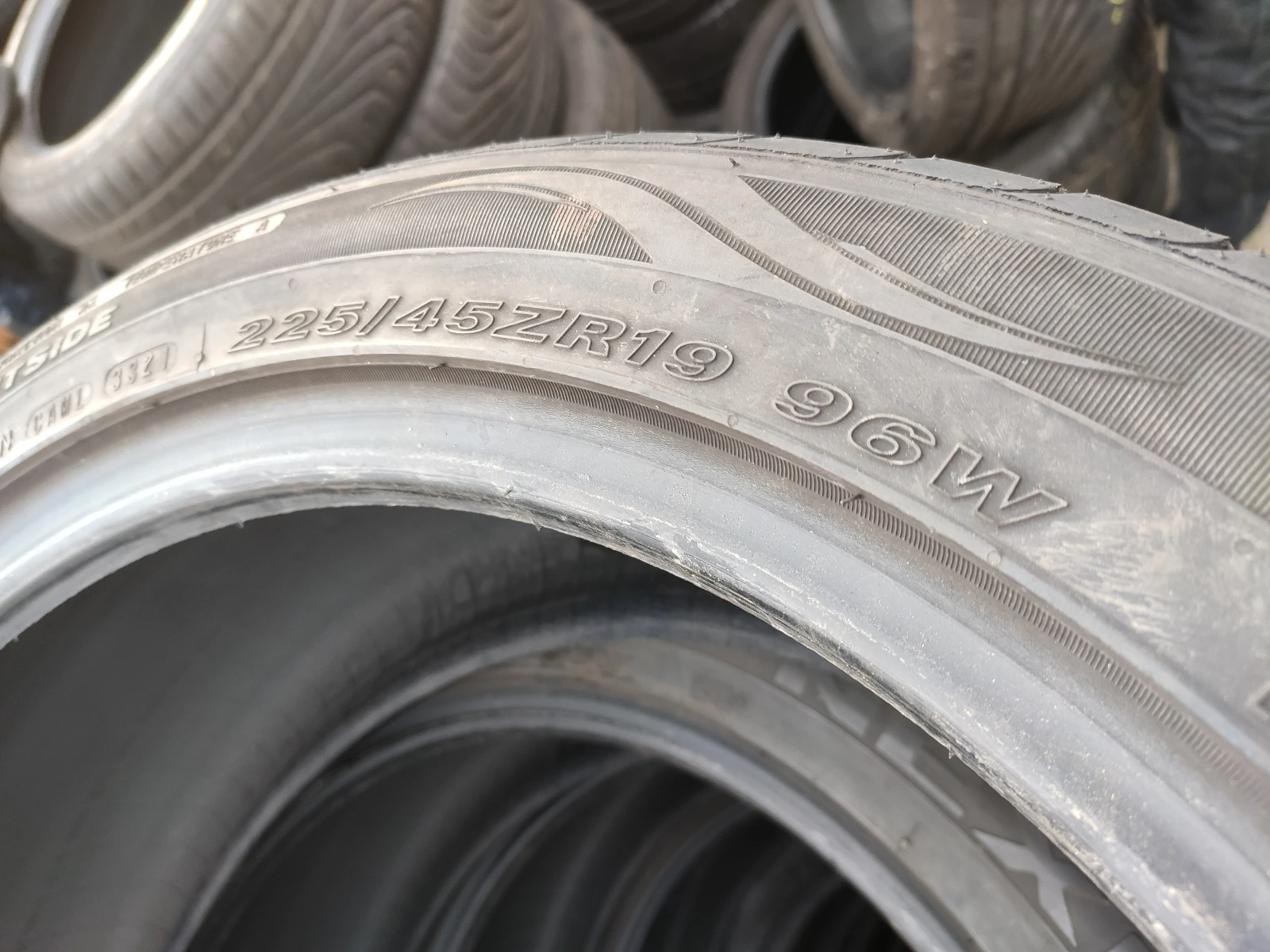 Гуми Летни 225/45R19, снимка 8 - Гуми и джанти - 54655565