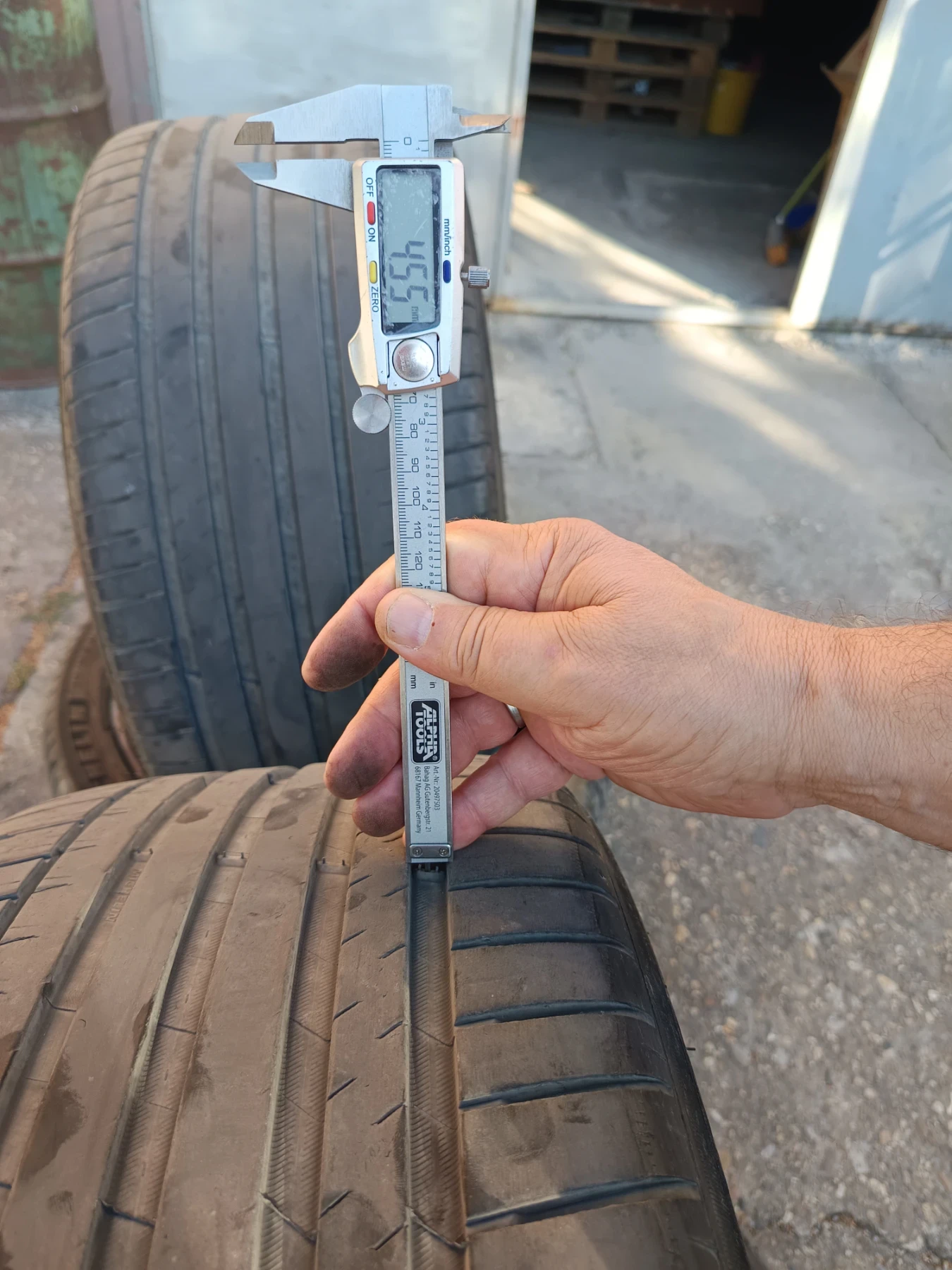 Гуми Летни 285/40R21, снимка 5 - Гуми и джанти - 55741543