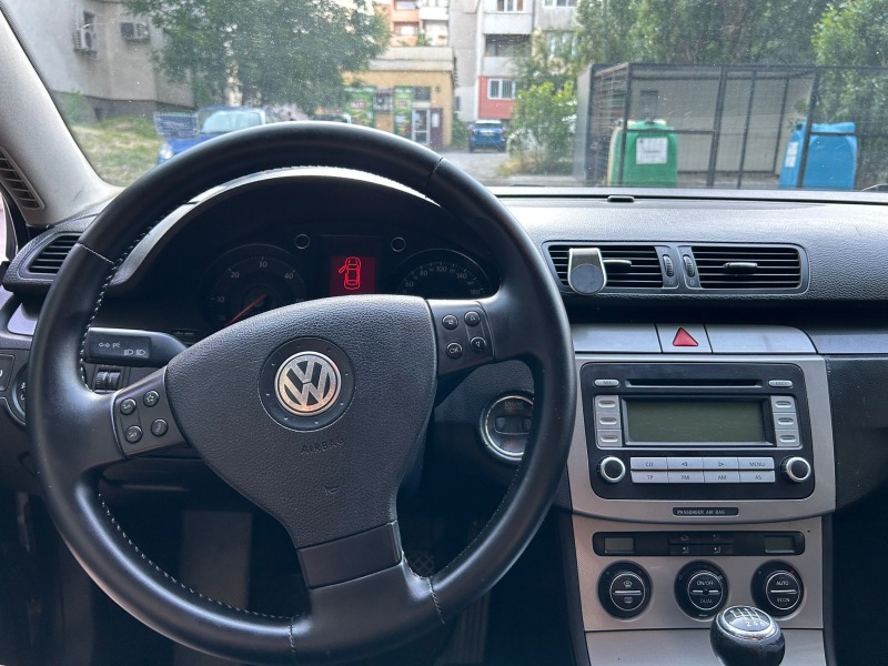 VW Passat, снимка 4 - Автомобили и джипове - 46239710