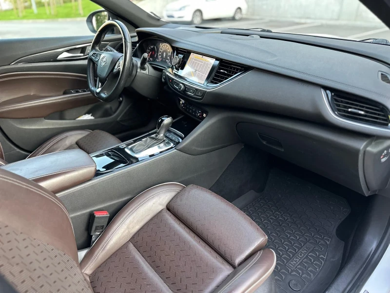 Opel Insignia 2.0D-210kc-4x4-CT-KEYKESS-DIGITAL COCKPIT-ADAPTIVE, снимка 11 - Автомобили и джипове - 48274169