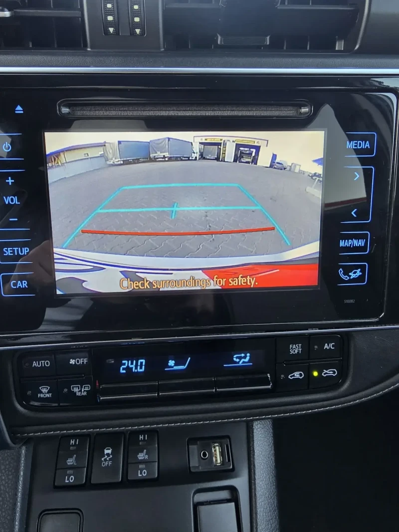 Toyota Auris Hybrid В ГАРАНЦИЯ, снимка 14 - Автомобили и джипове - 50634632