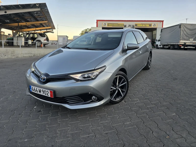 Toyota Auris Hybrid В ГАРАНЦИЯ