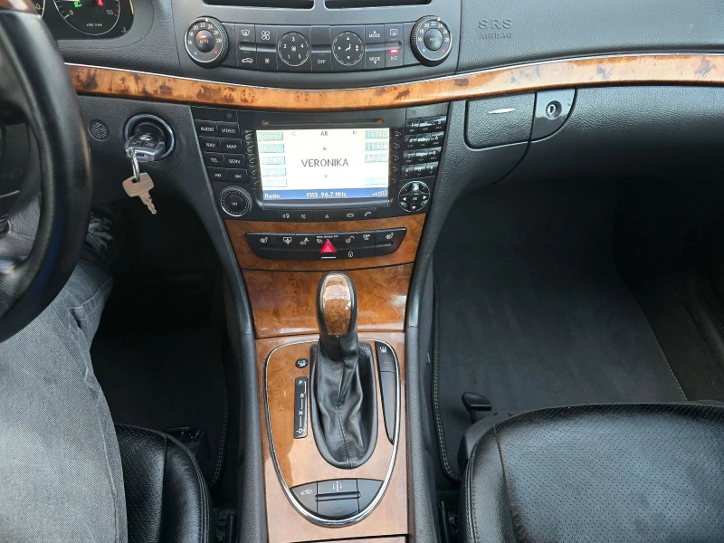 Mercedes-Benz E 320 320CDI/AIR MATIC/АВТОМАТИК/КОЖА/XENON, снимка 15 - Автомобили и джипове - 52334788