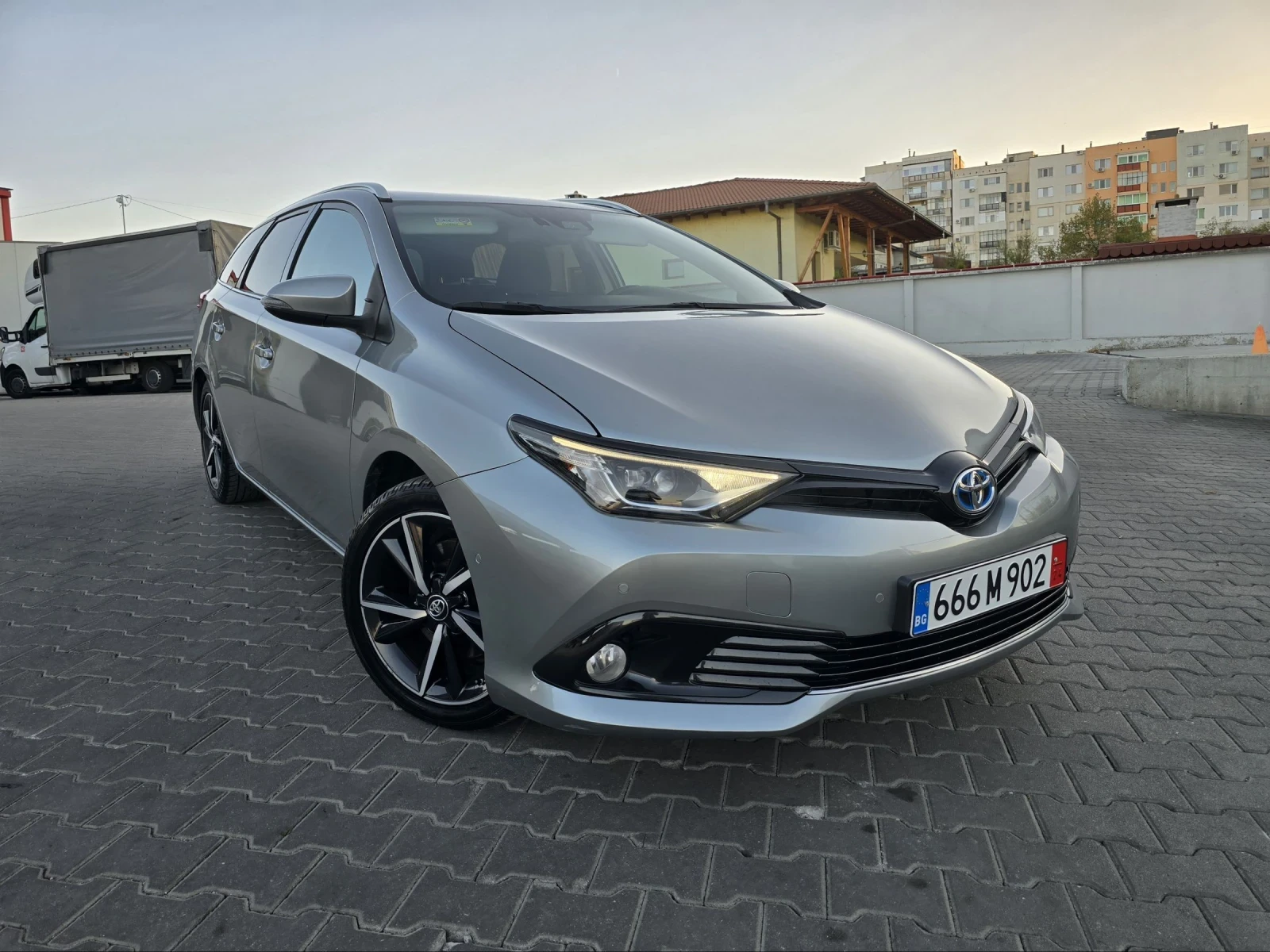 Toyota Auris Hybrid В ГАРАНЦИЯ - изображение 6