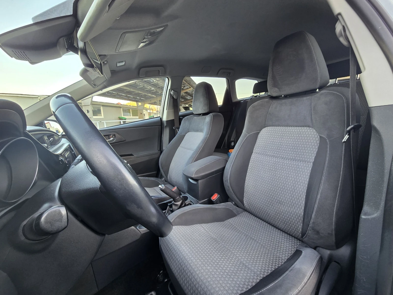 Toyota Auris Hybrid В ГАРАНЦИЯ - изображение 8