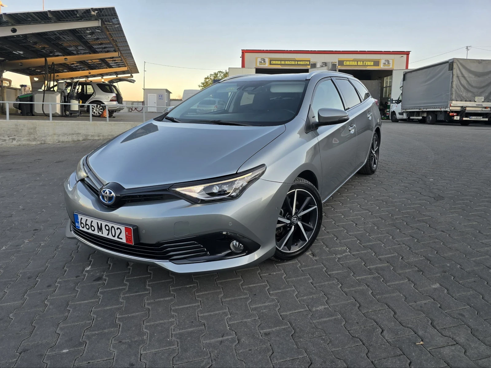 Toyota Auris Hybrid   | Mobile.bg   1