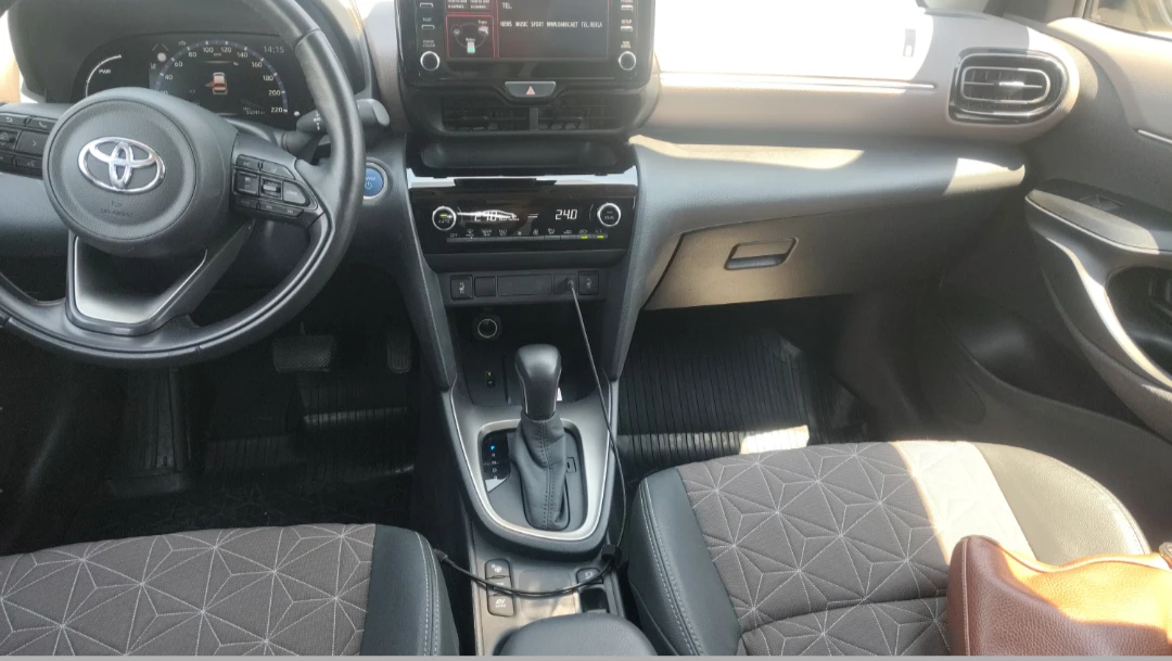Toyota Yaris 1.5 Hybrid - изображение 10