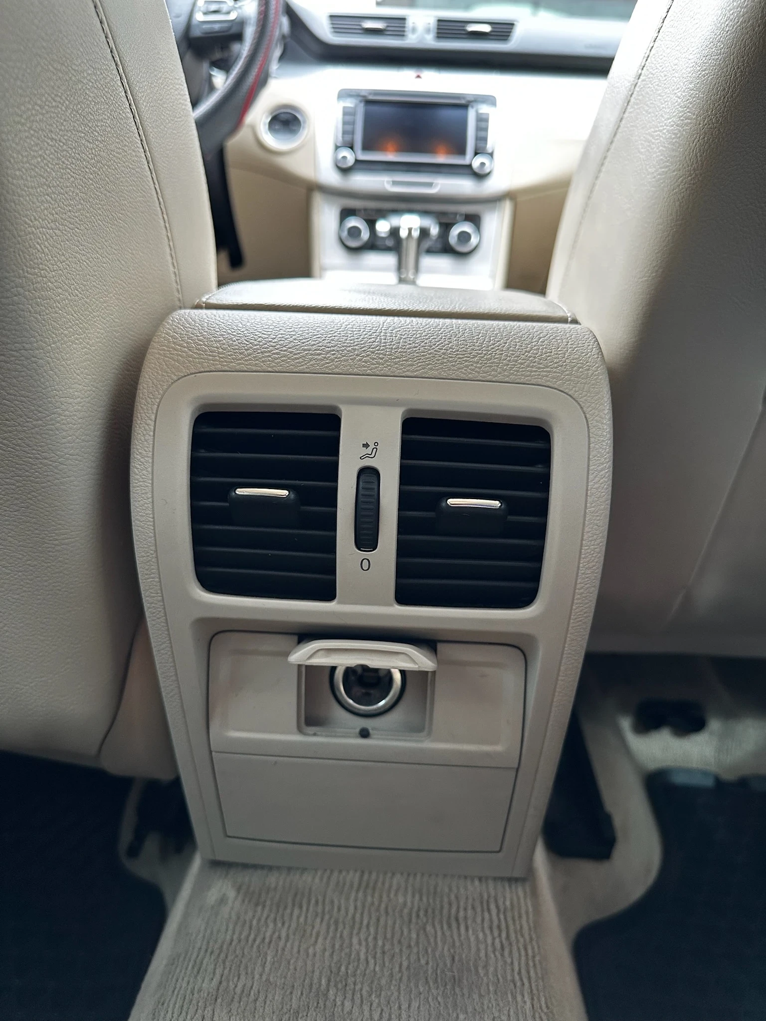 VW Passat, снимка 14 - Автомобили и джипове - 54098619