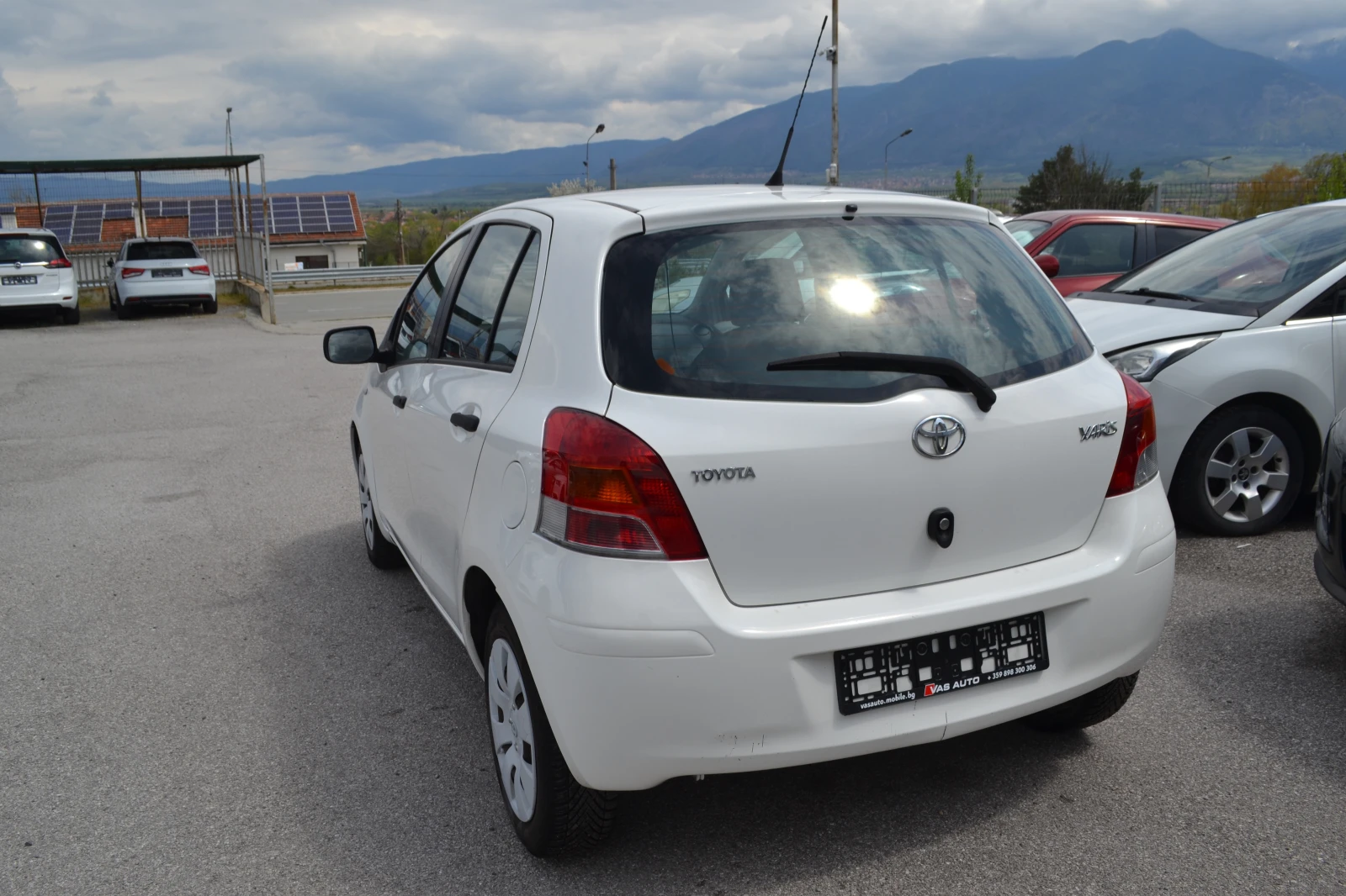 Toyota Yaris 1.4D-4D, снимка 4 - Автомобили и джипове - 54278010