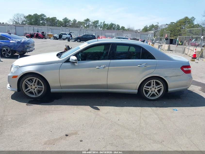 Mercedes-Benz E 500 * 4 MATIC * ОБДУХВАНЕ * HARMAN KARDON * AMG, снимка 12 - Автомобили и джипове - 54456200