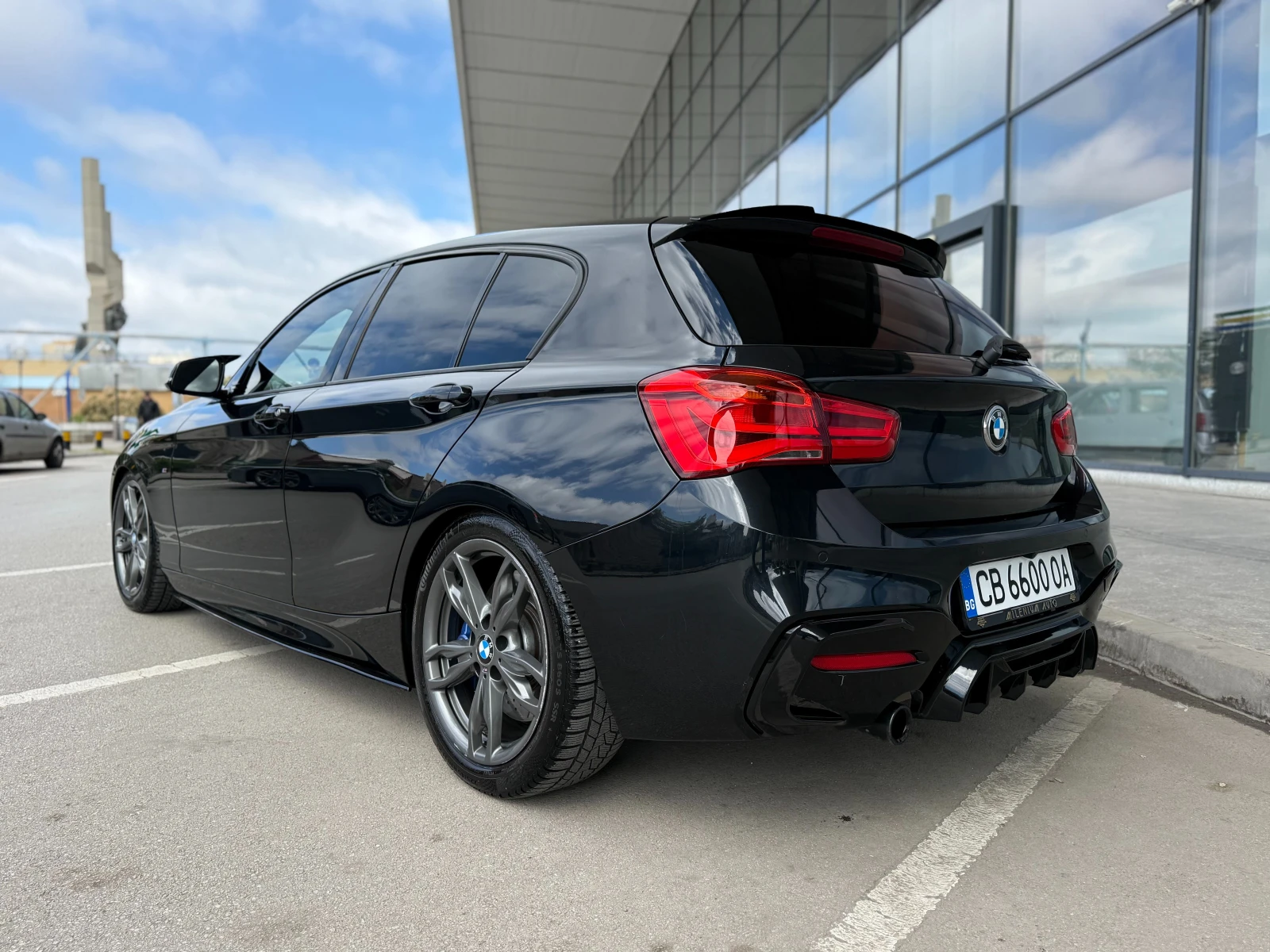 BMW 135 i M Performance 326к.с. Facelift Уникат !!!!, снимка 3 - Автомобили и джипове - 54628185