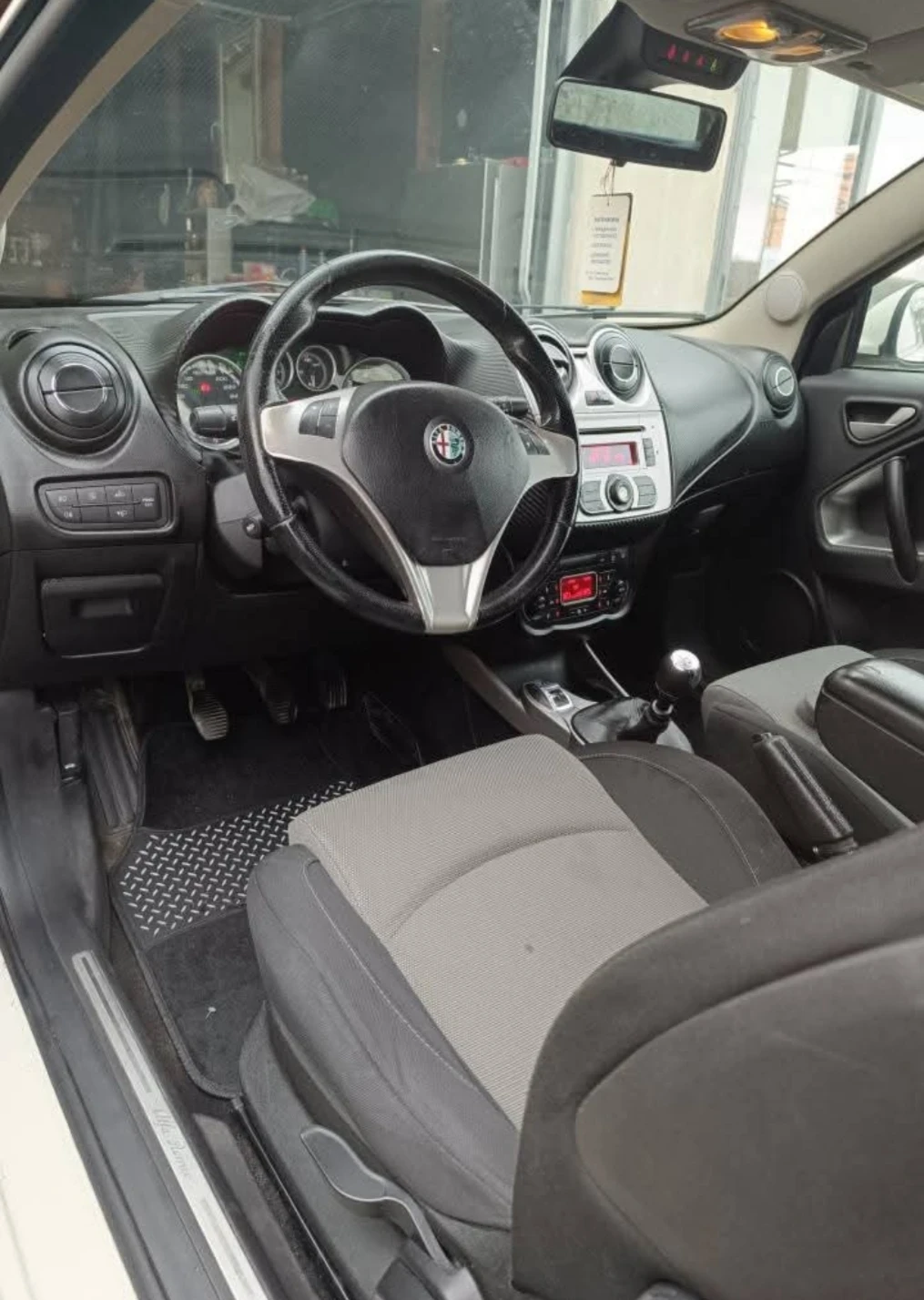 Alfa Romeo MiTo 1.3Jtdm климатроник парктроник Start/Stop, снимка 10 - Автомобили и джипове - 54698003