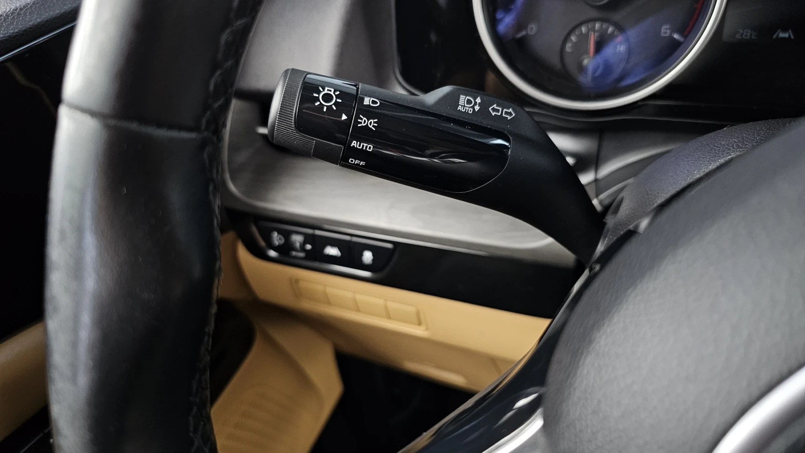 Kia Carnival ПОДГРЕВ ВОЛАН* КРАЙНА ЦЕНА, снимка 14 - Автомобили и джипове - 55595017