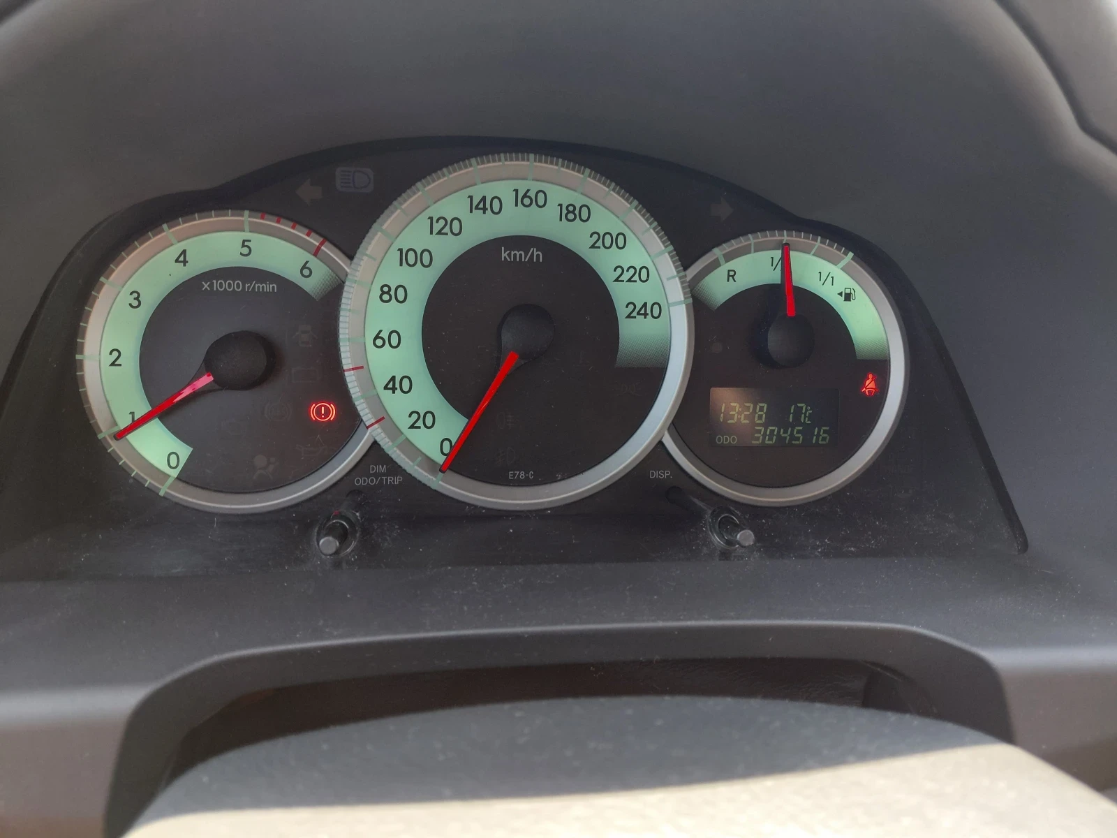 Toyota Corolla verso D-4D, снимка 9 - Автомобили и джипове - 55884581