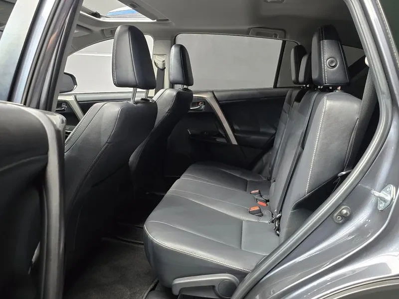 Toyota Rav4 2.5 2Wd, снимка 12 - Автомобили и джипове - 55700919