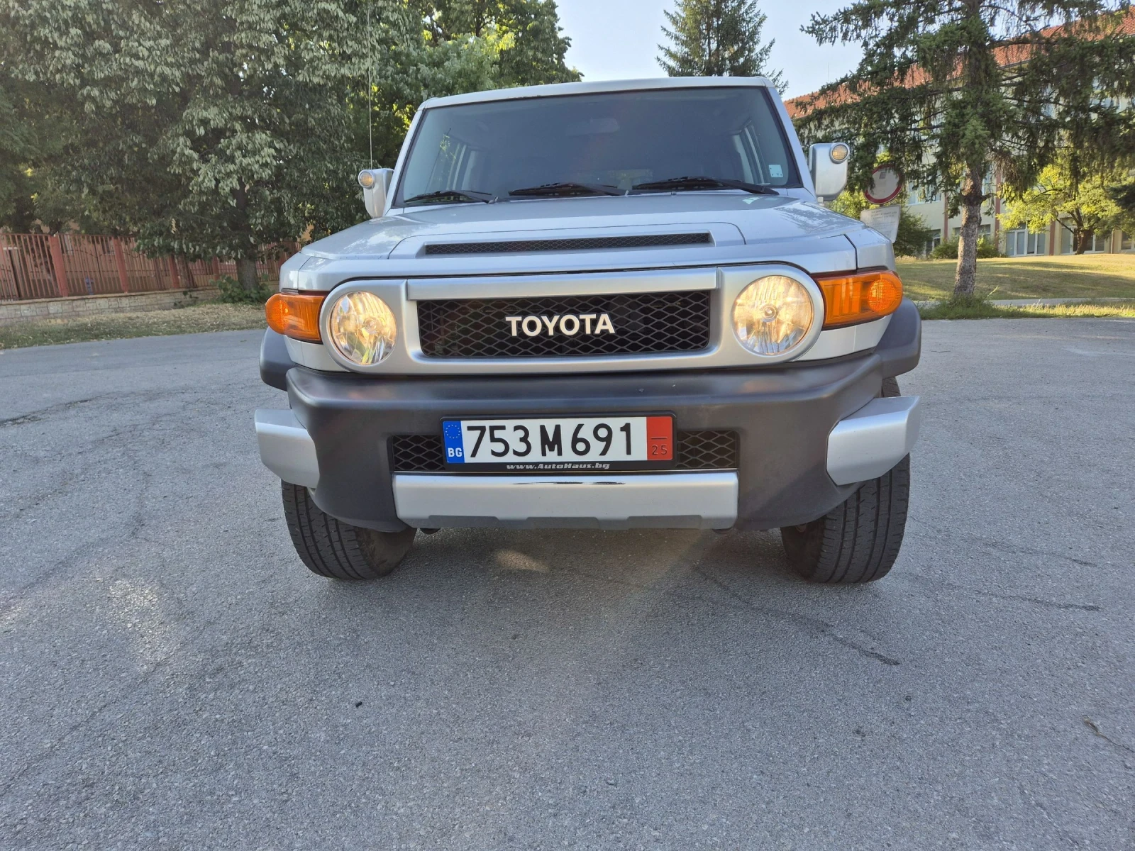 Toyota Fj cruiser 4.0i 4x4 240к.с Газов инжекцион - изображение 2