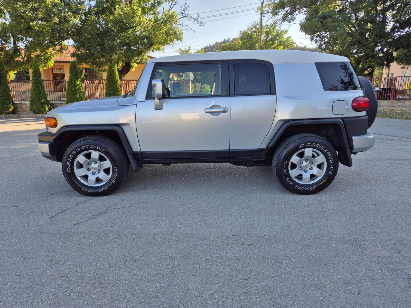 Toyota Fj cruiser 4.0i 4x4 240к.с Газов инжекцион - изображение 8