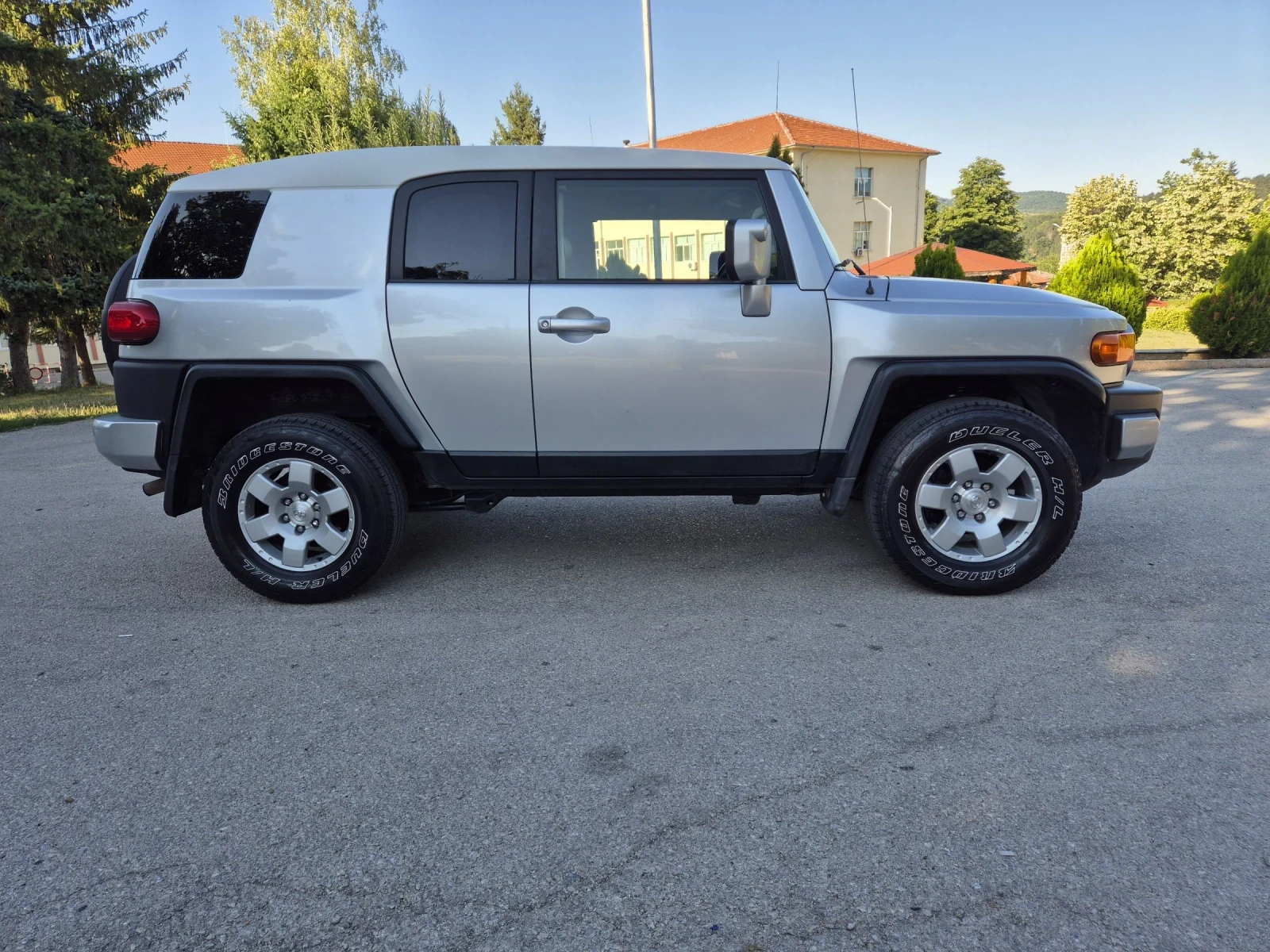 Toyota Fj cruiser 4.0i 4x4 240к.с Газов инжекцион - изображение 4