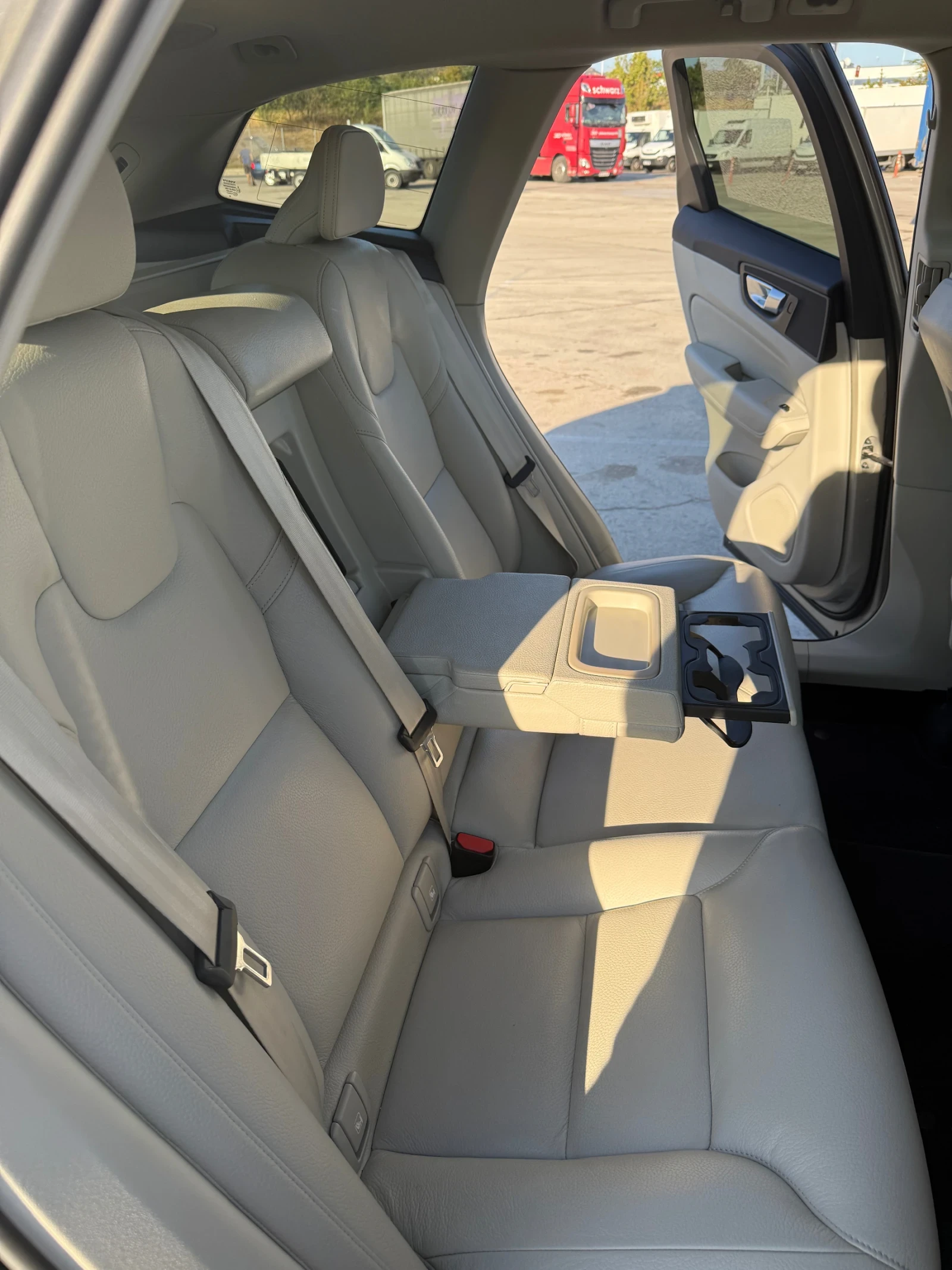 Volvo XC60 B5 INSCRIPTION MILD HYBRID  | Mobile.bg   12