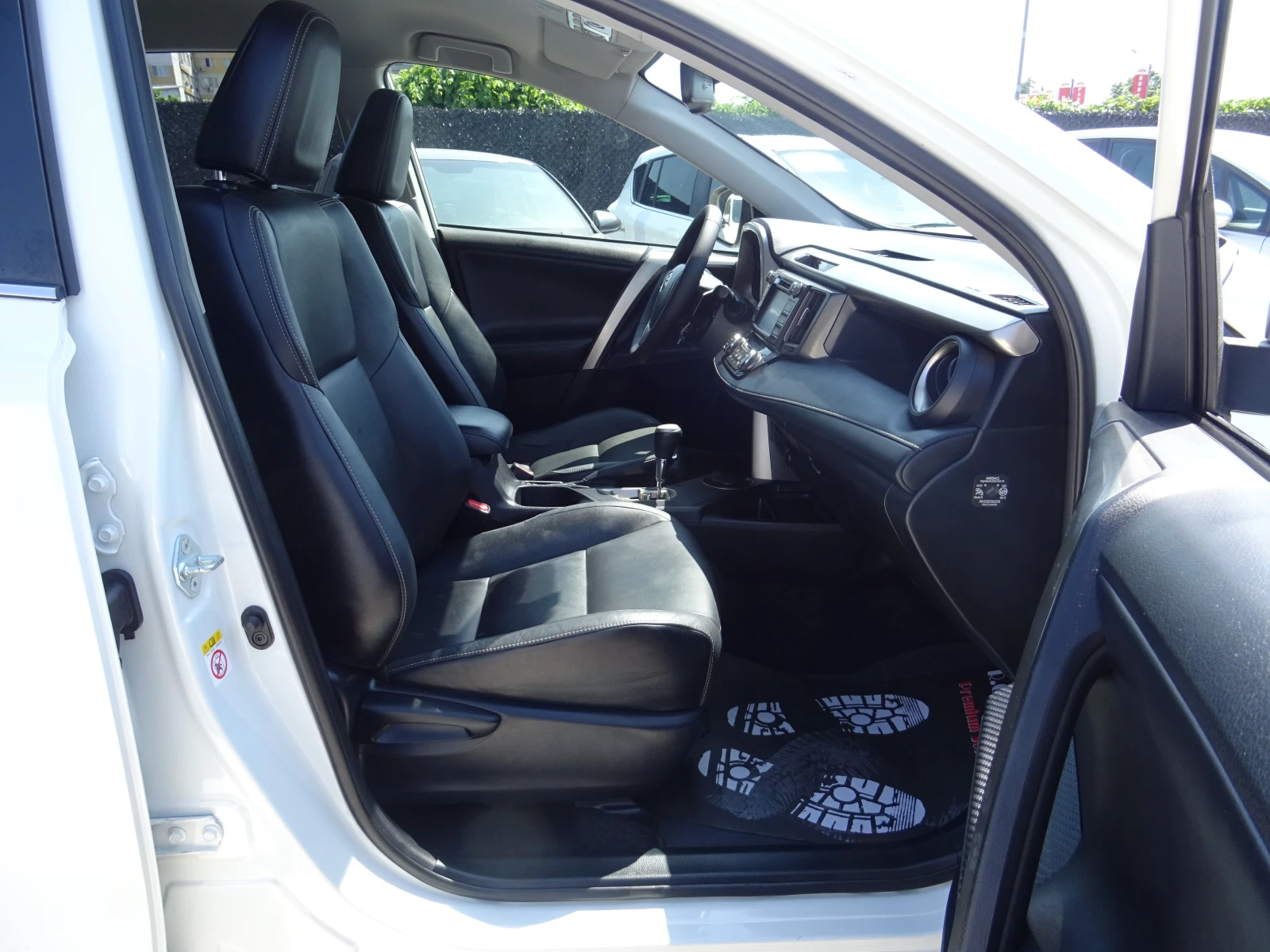 Toyota Rav4 2.2 D-CAT 150kc A/T AWD Lounge 20th Anniversary - изображение 9
