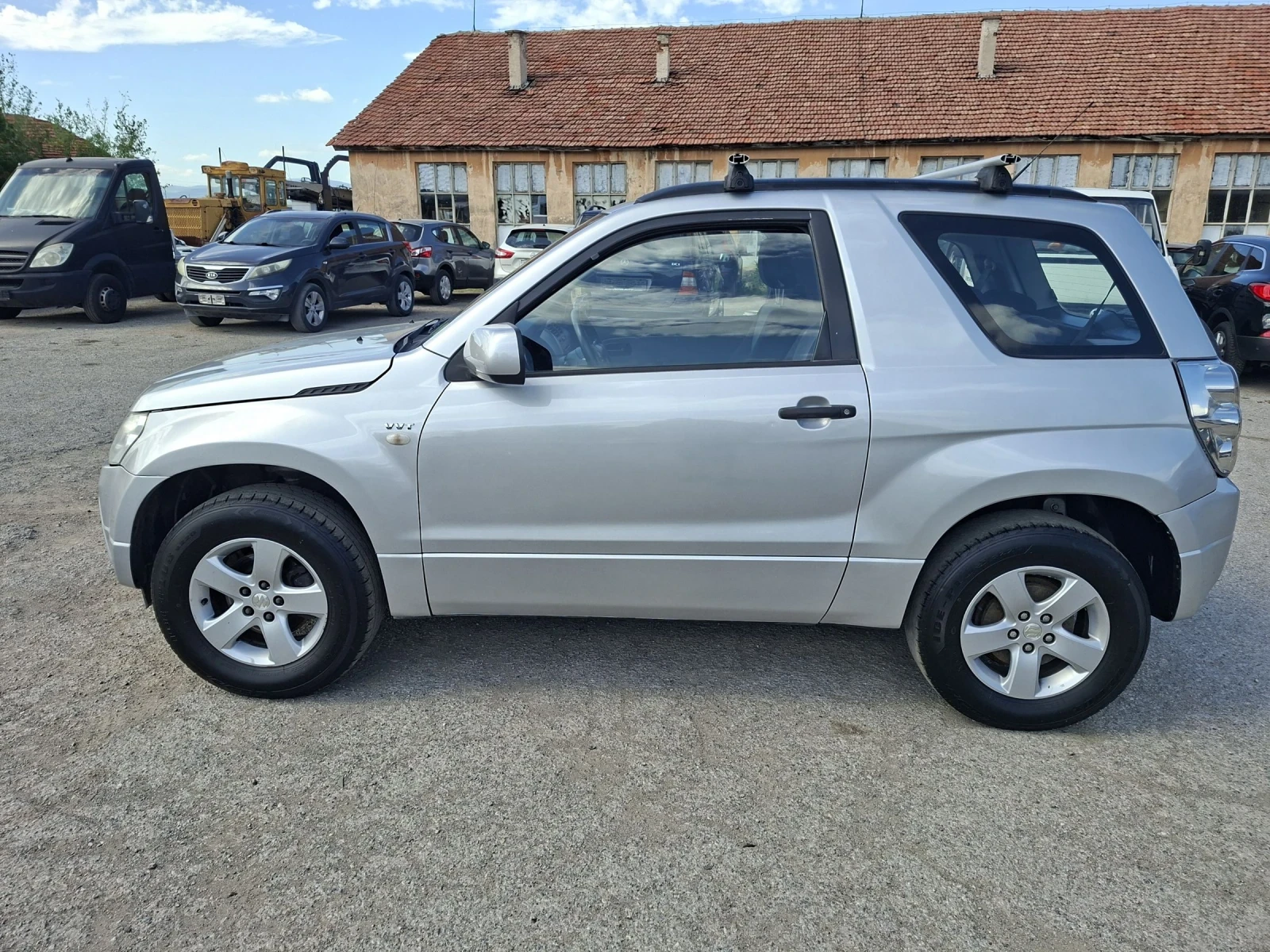 Suzuki Grand vitara 1.6 BENZIN, снимка 8 - Автомобили и джипове - 54702310