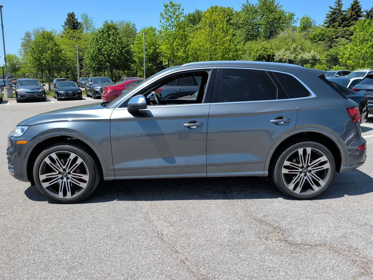Audi SQ5 Technik/CARFAX/ДИСТРОНИК/360 КАМЕРА/ПОДГРЕВ/ПАНО, снимка 2 - Автомобили и джипове - 54956331