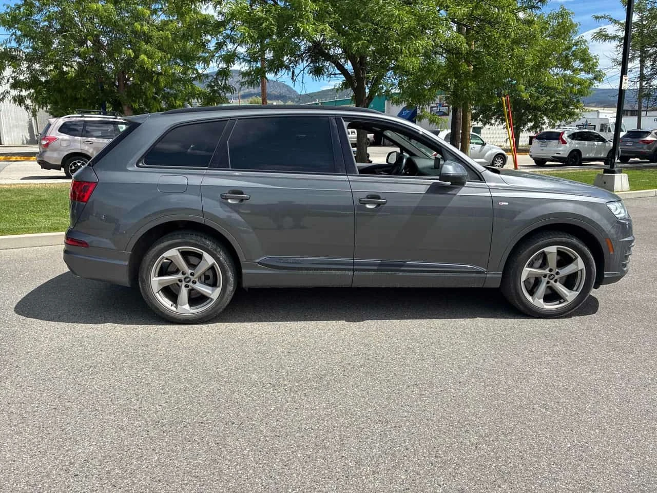Audi Q7 * PROGRESSIV * CARFAX * ОПЦИЯ ЗА ФИНАНСИРАНЕ, снимка 5 - Автомобили и джипове - 55286170
