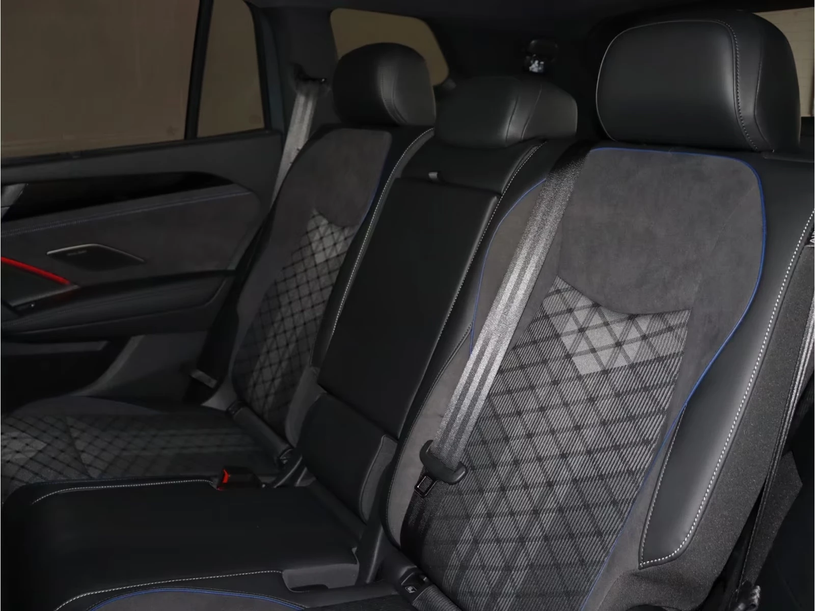 VW Tayron 2.0 TDI 4-MOTION R-LINE HEAD-UP 360-CAM 7-МЕСТЕН, снимка 13 - Автомобили и джипове - 55558689